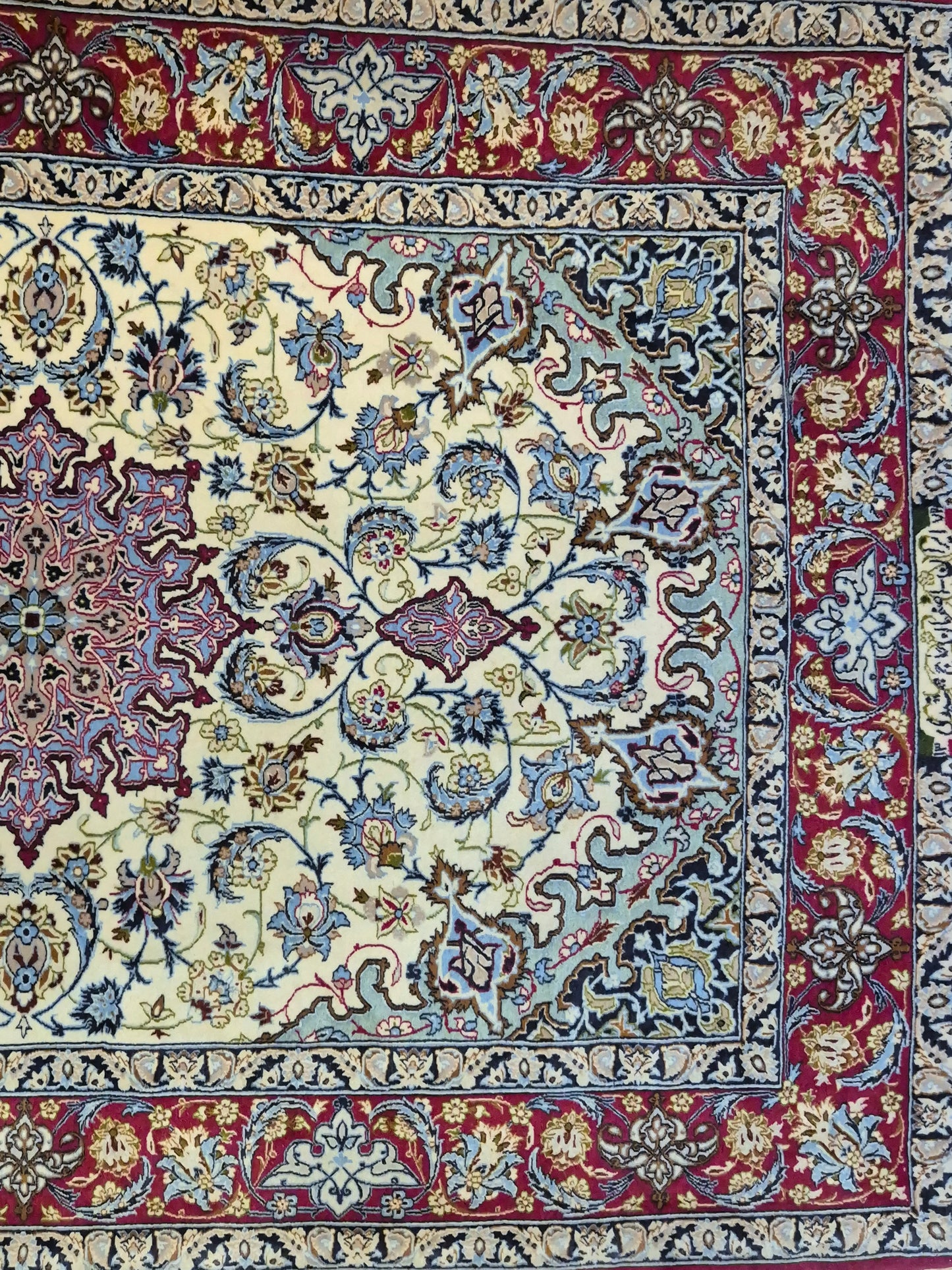 Isfahan Teppich Korkwolle mit Seide Medaillon fein signiert