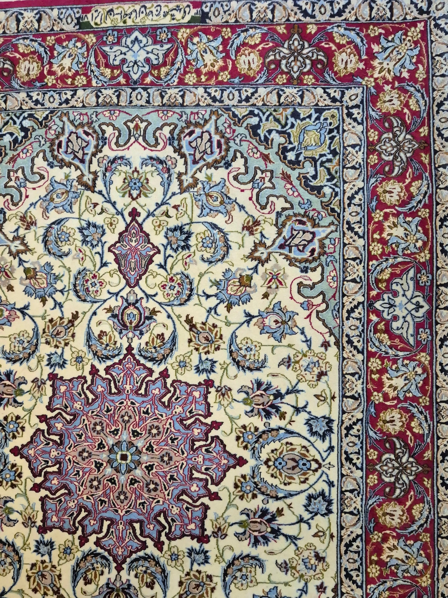 Isfahan Teppich Korkwolle mit Seide Medaillon fein signiert