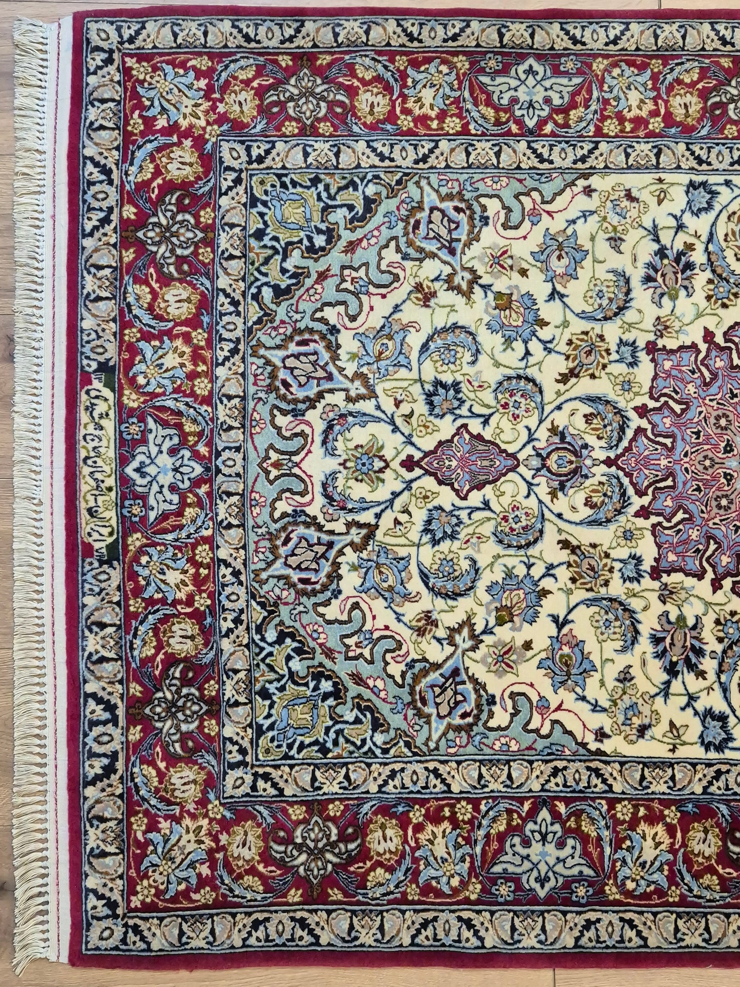 Isfahan Teppich Korkwolle mit Seide Medaillon fein signiert