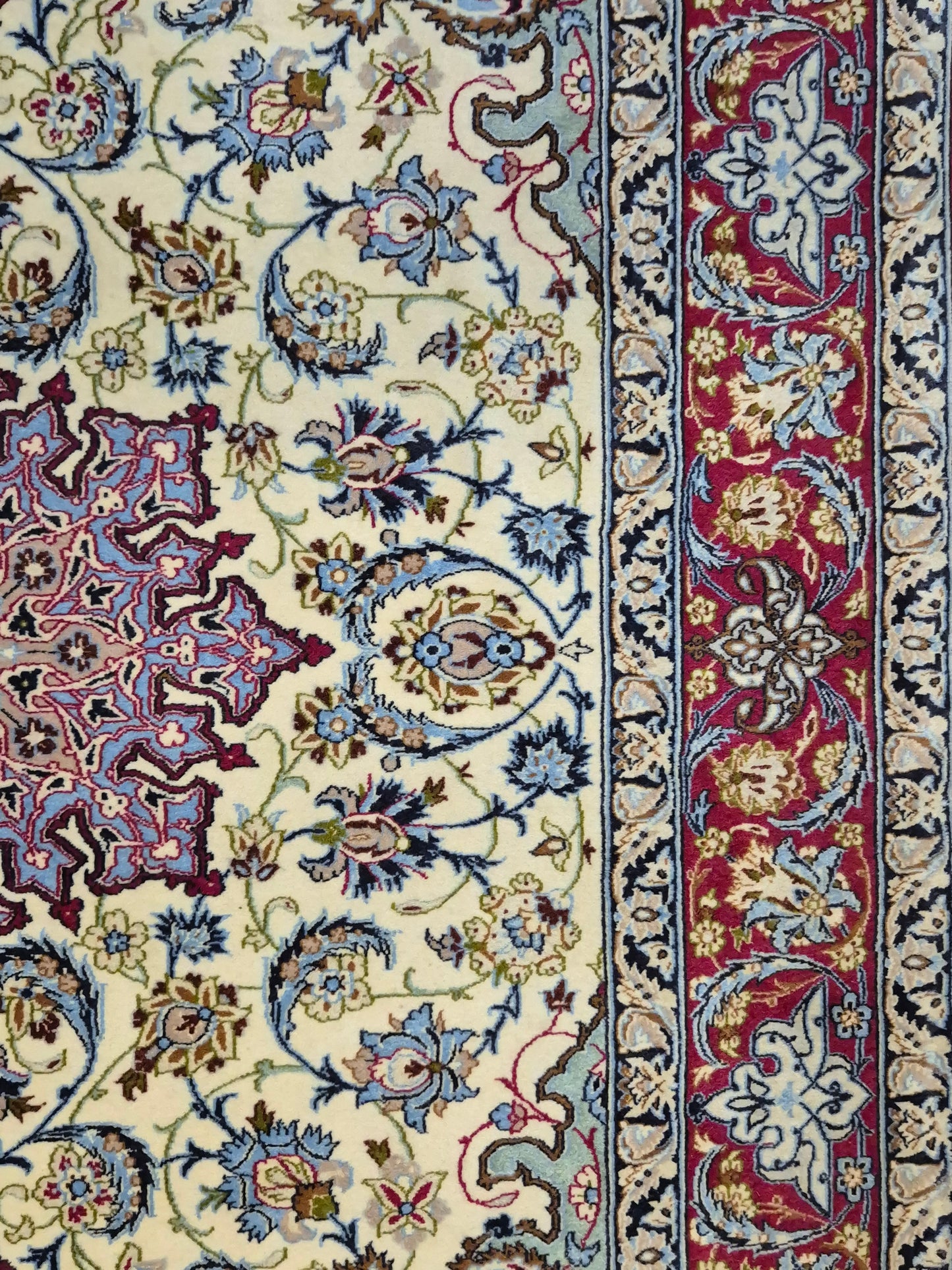 Isfahan Teppich Korkwolle mit Seide Medaillon fein signiert