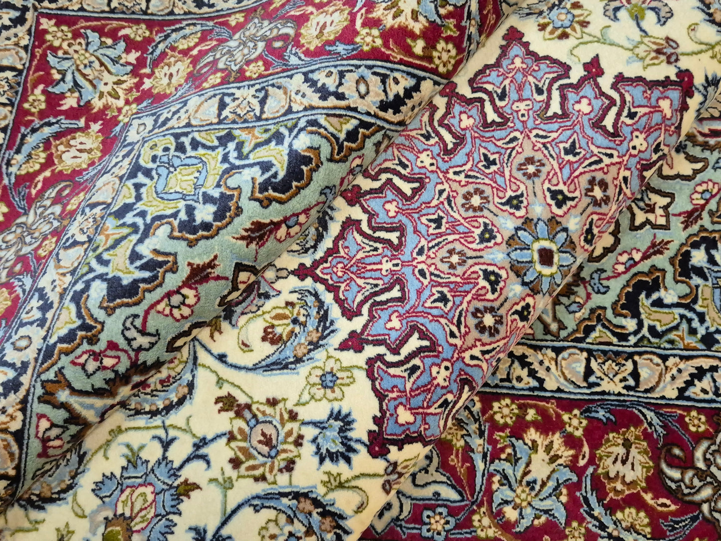 Isfahan Teppich Korkwolle mit Seide Medaillon fein signiert