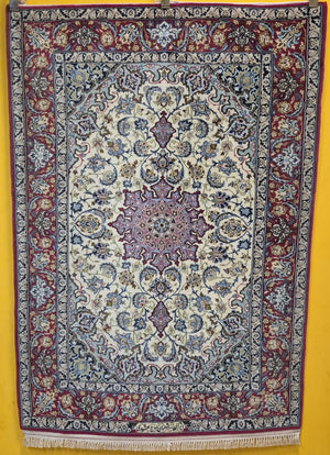Isfahan Teppich Korkwolle mit Seide Medaillon fein signiert