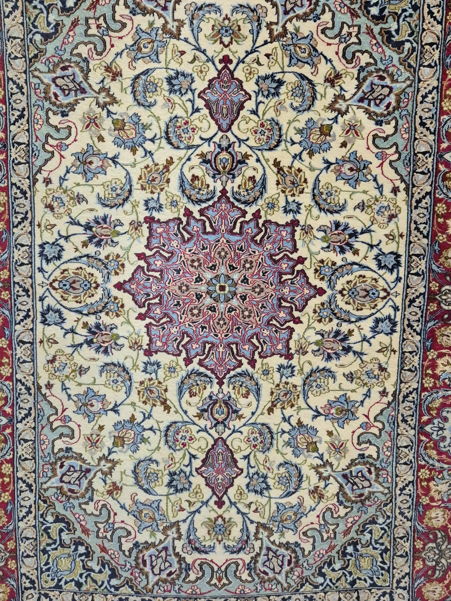 Isfahan Teppich Korkwolle mit Seide Medaillon fein signiert