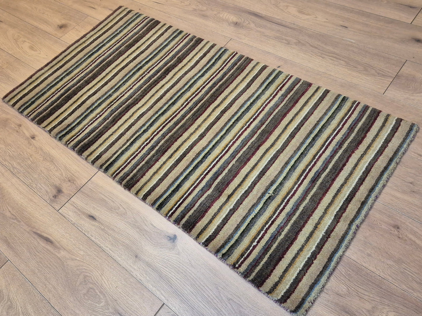 Perser Gabbeh Teppich Schurwolle Streifenmuster erdige Farbpalette