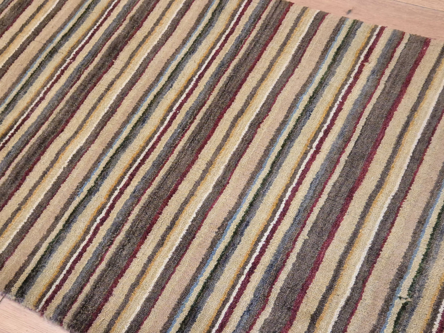 Perser Gabbeh Teppich Schurwolle Streifenmuster erdige Farbpalette