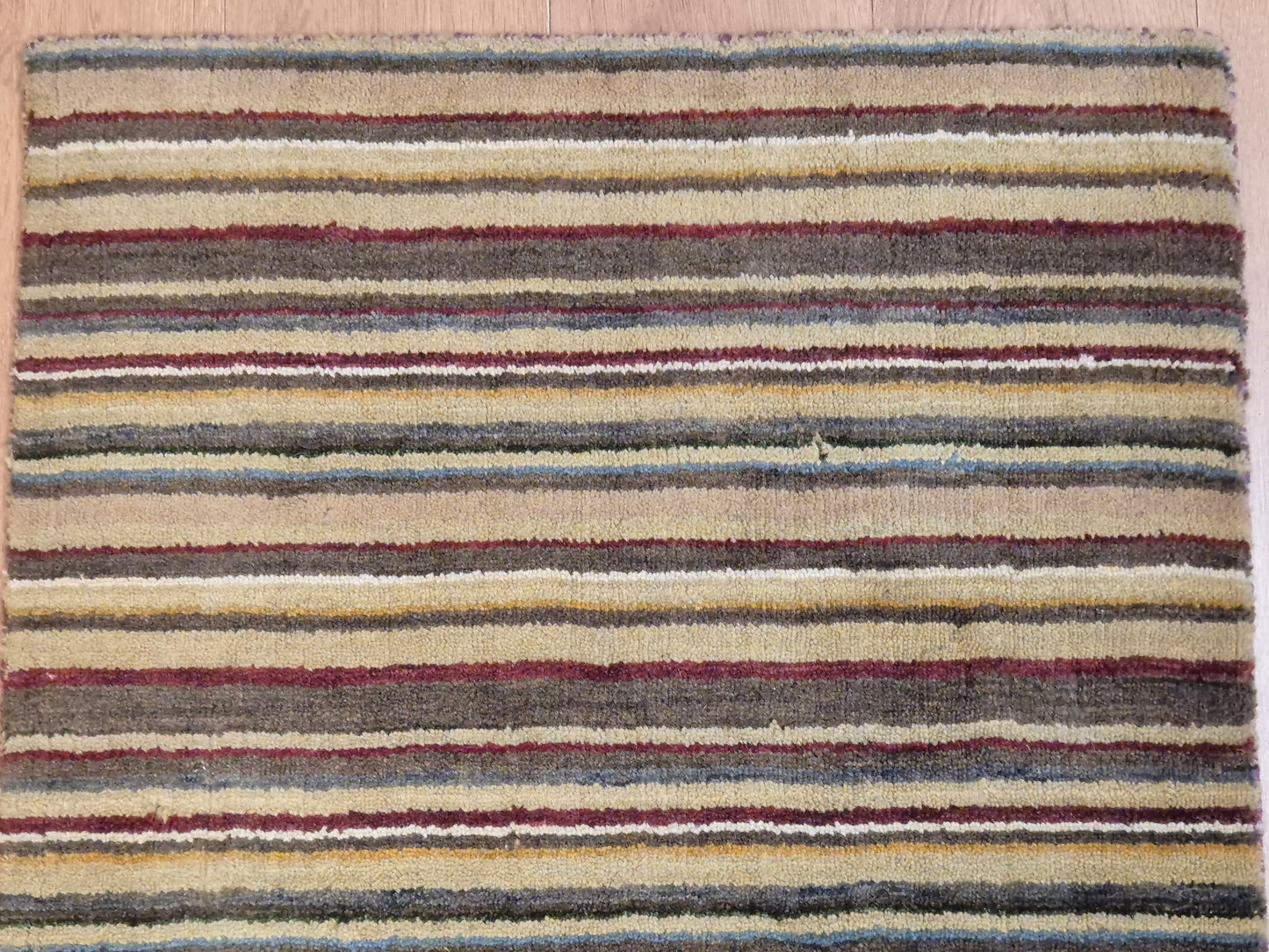 Perser Gabbeh Teppich Schurwolle Streifenmuster erdige Farbpalette