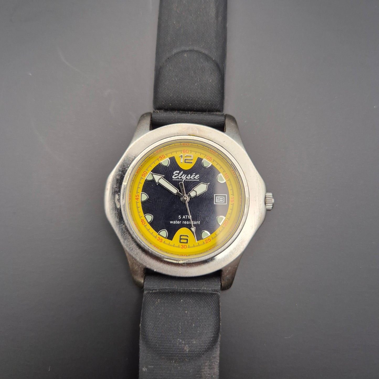 Elysee Herren Uhr – Sportliches Design mit gelbem Akzent