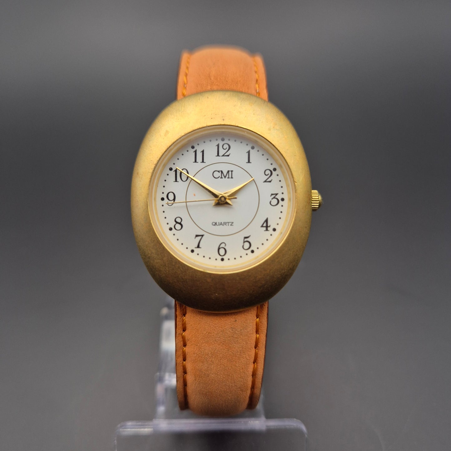 CMI Damen Uhr – Klassisches Design mit goldenem Gehäuse