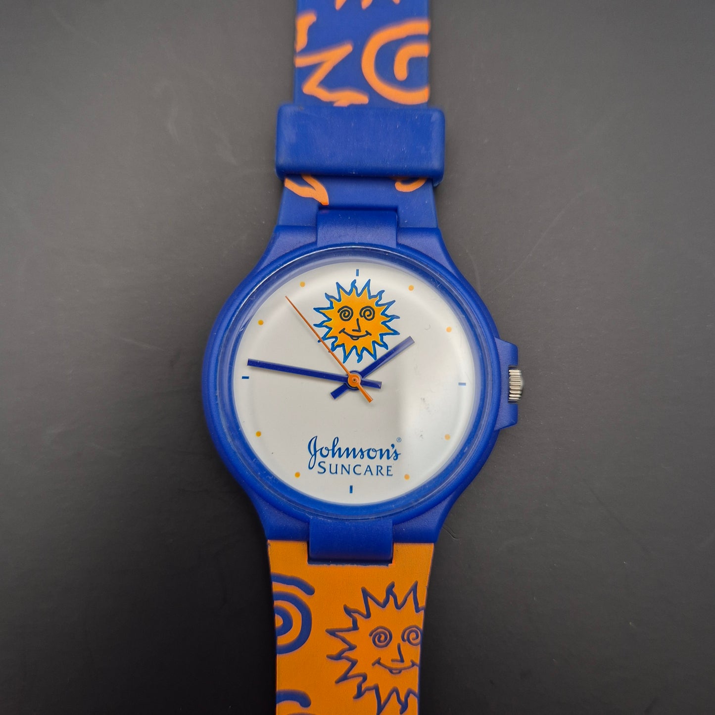 Johnson’s Suncare Uhr – Bunte Sammleruhr im Sommerdesign