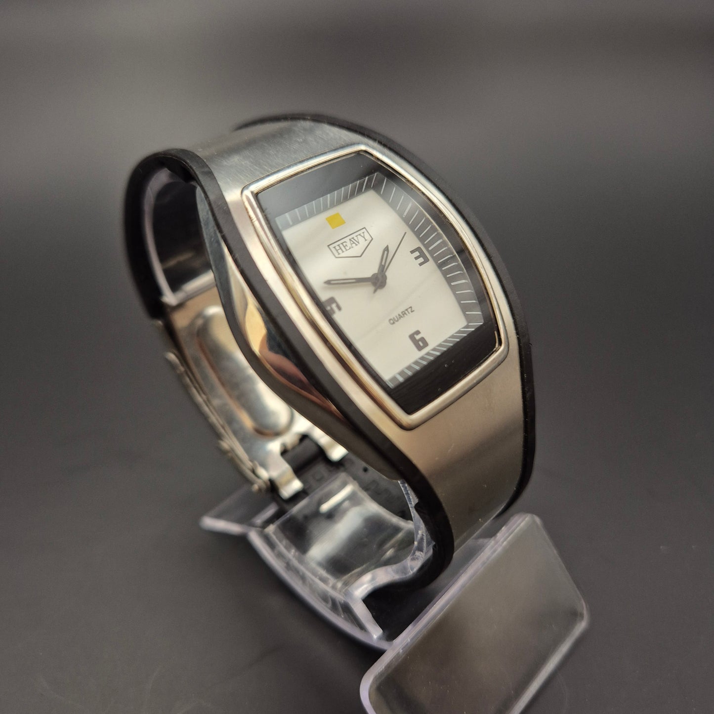 Heavy Herren Uhr – Sportliches Retrodesign mit Edelstahlgehäuse