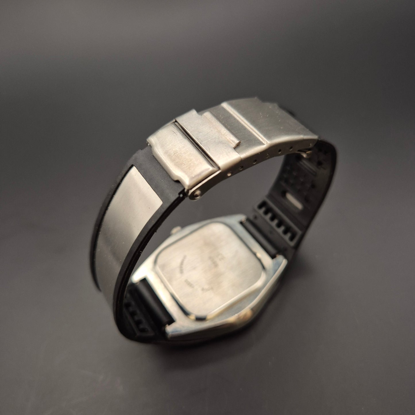 Heavy Herren Uhr – Sportliches Retrodesign mit Edelstahlgehäuse