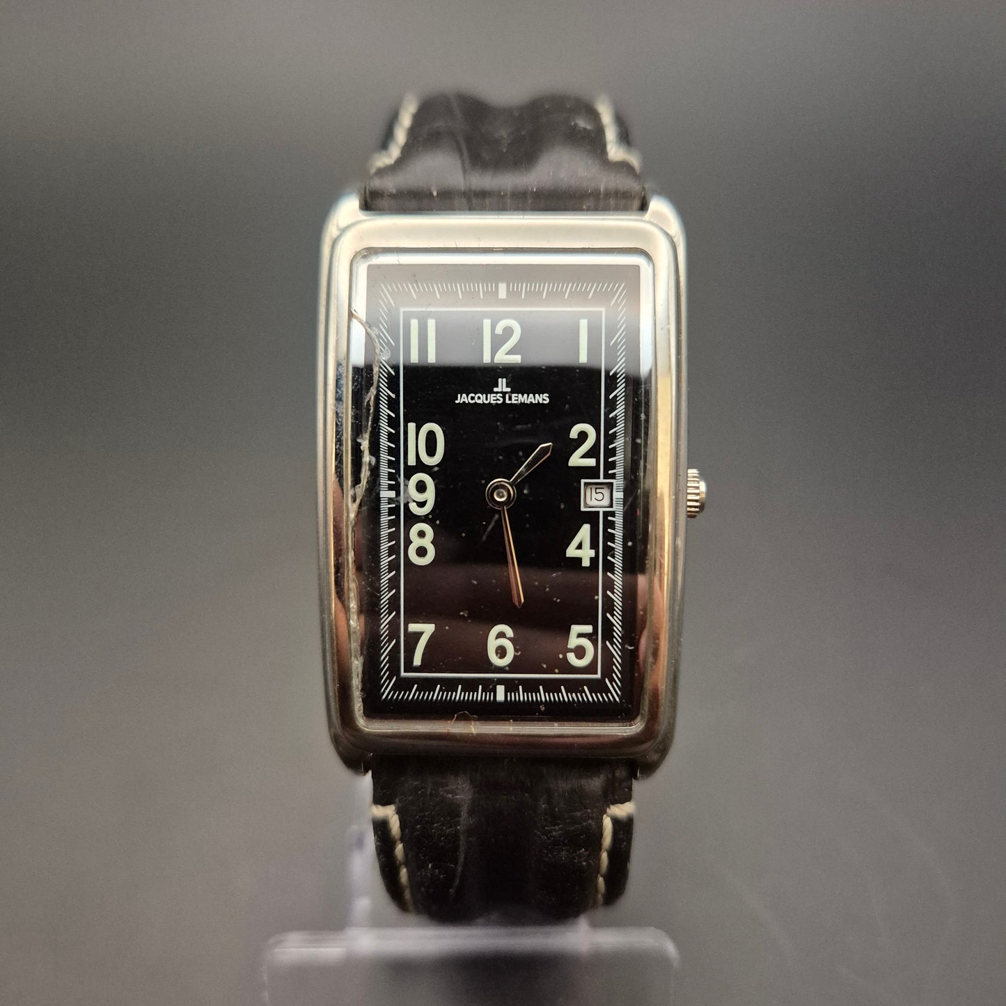 Jacques Lemans Herren Uhr – Rechteckiges Edelstahlgehäuse mit Datumsanzeige