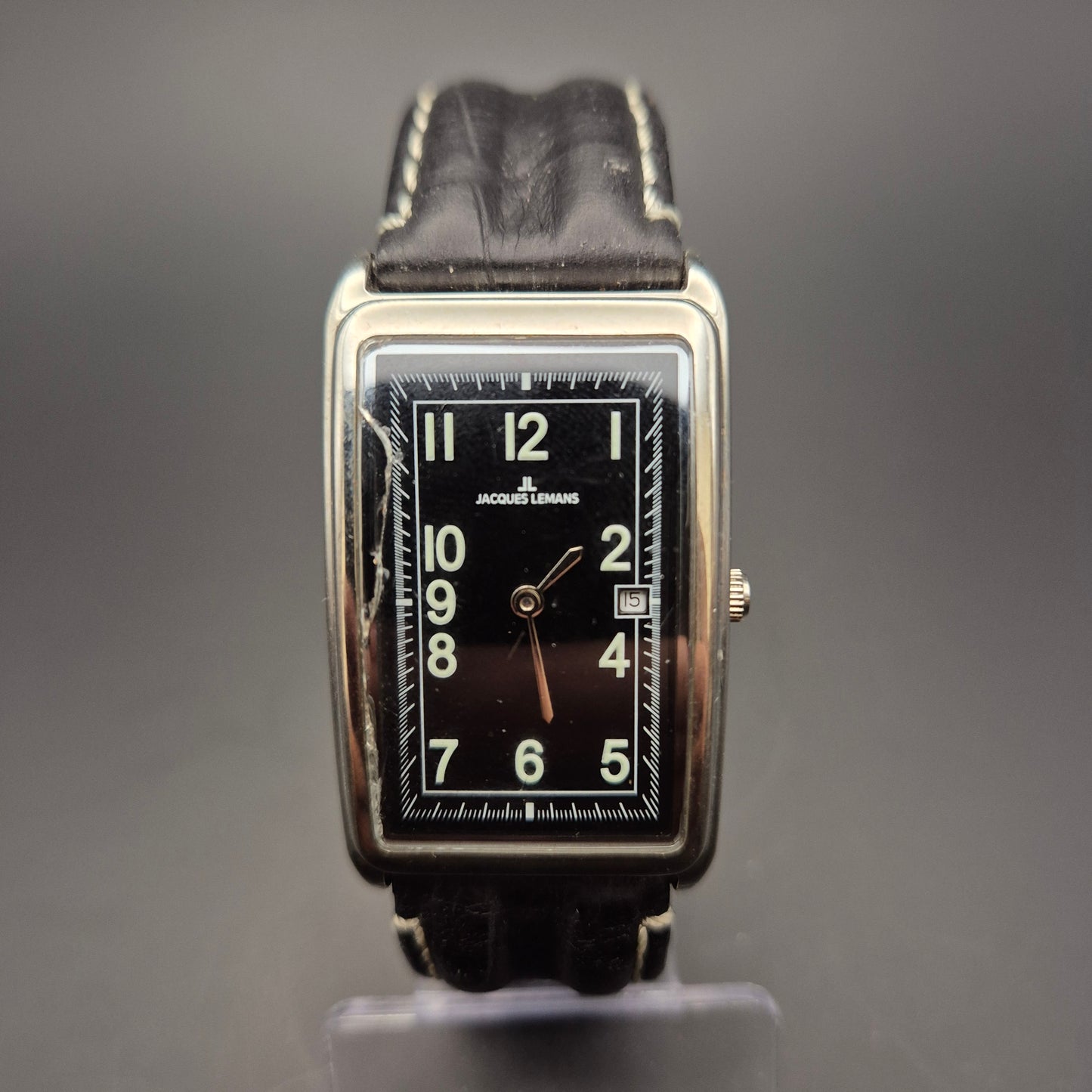 Jacques Lemans Herren Uhr – Rechteckiges Edelstahlgehäuse mit Datumsanzeige