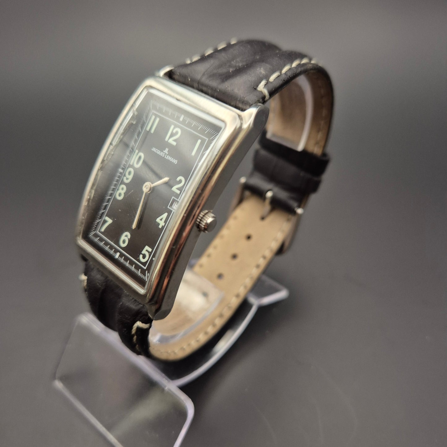 Jacques Lemans Herren Uhr – Rechteckiges Edelstahlgehäuse mit Datumsanzeige