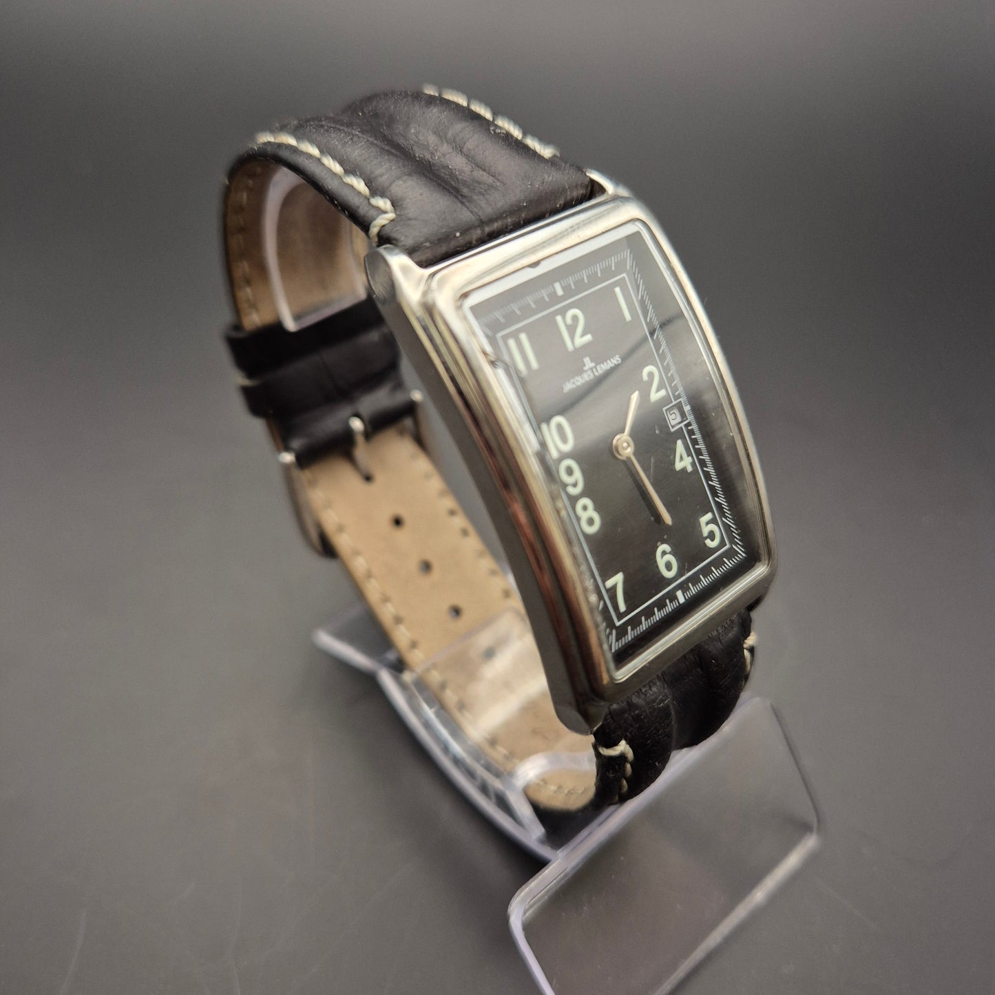 Jacques Lemans Herren Uhr – Rechteckiges Edelstahlgehäuse mit Datumsanzeige