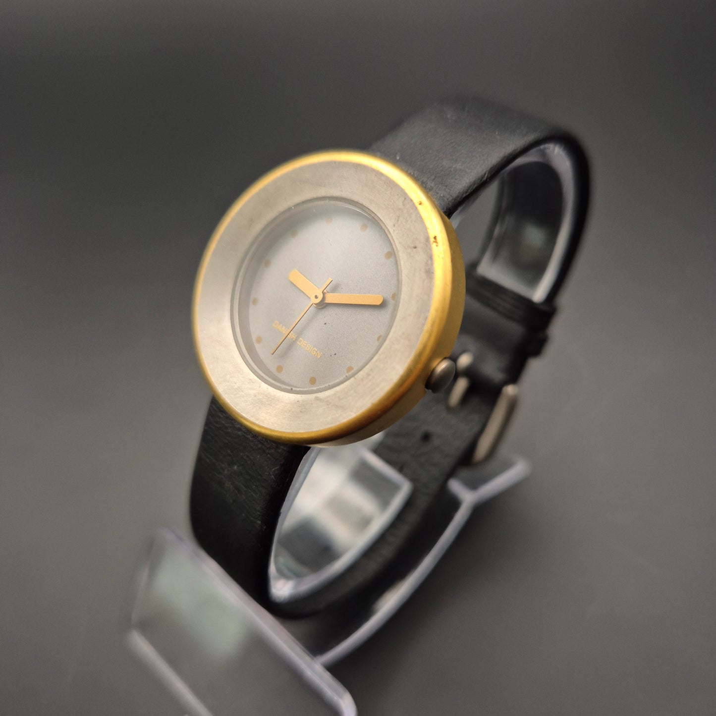 Danish Design Damen Uhr – Minimalistisches Titan Gehäuse