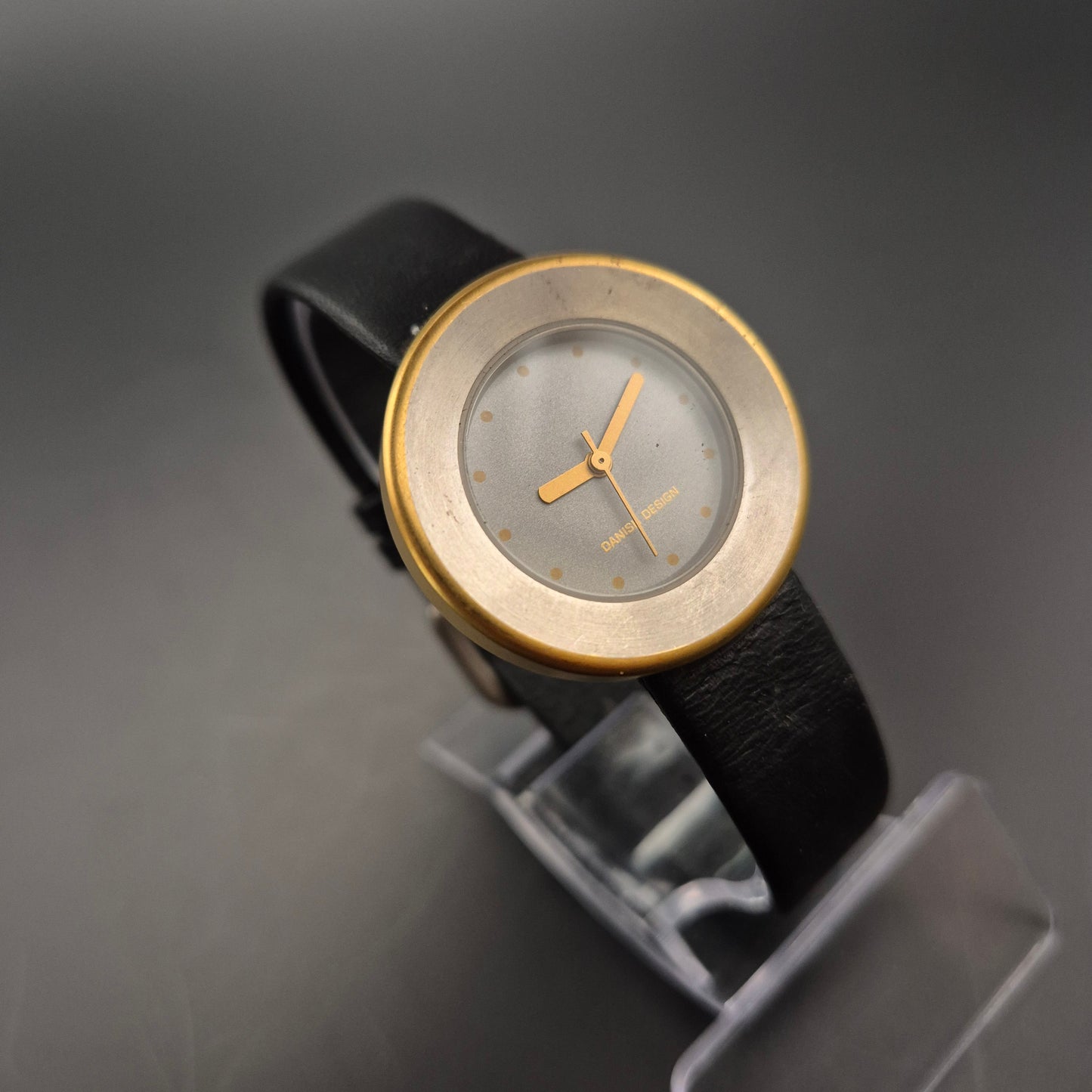 Danish Design Damen Uhr – Minimalistisches Titan Gehäuse