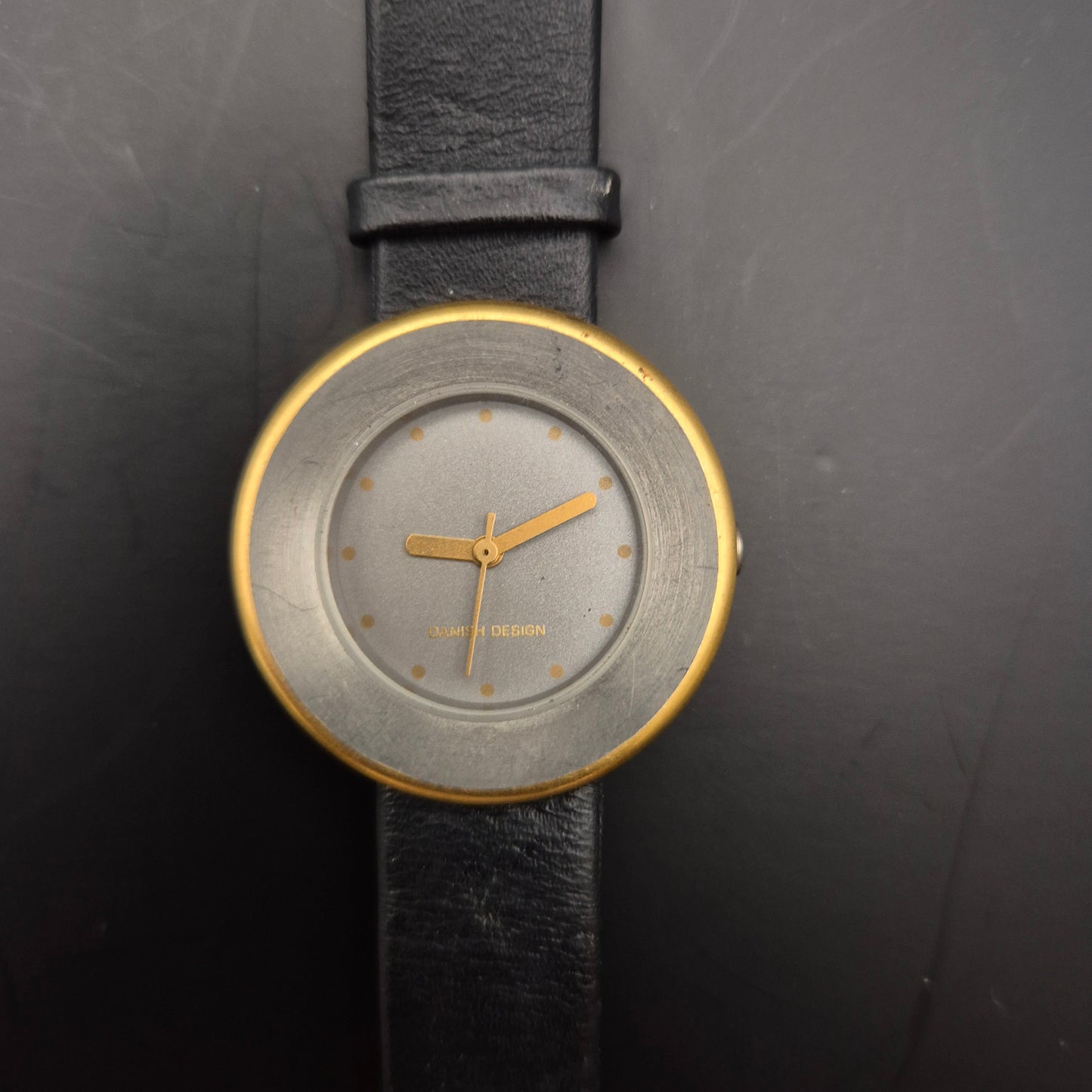 Danish Design Damen Uhr – Minimalistisches Titan Gehäuse