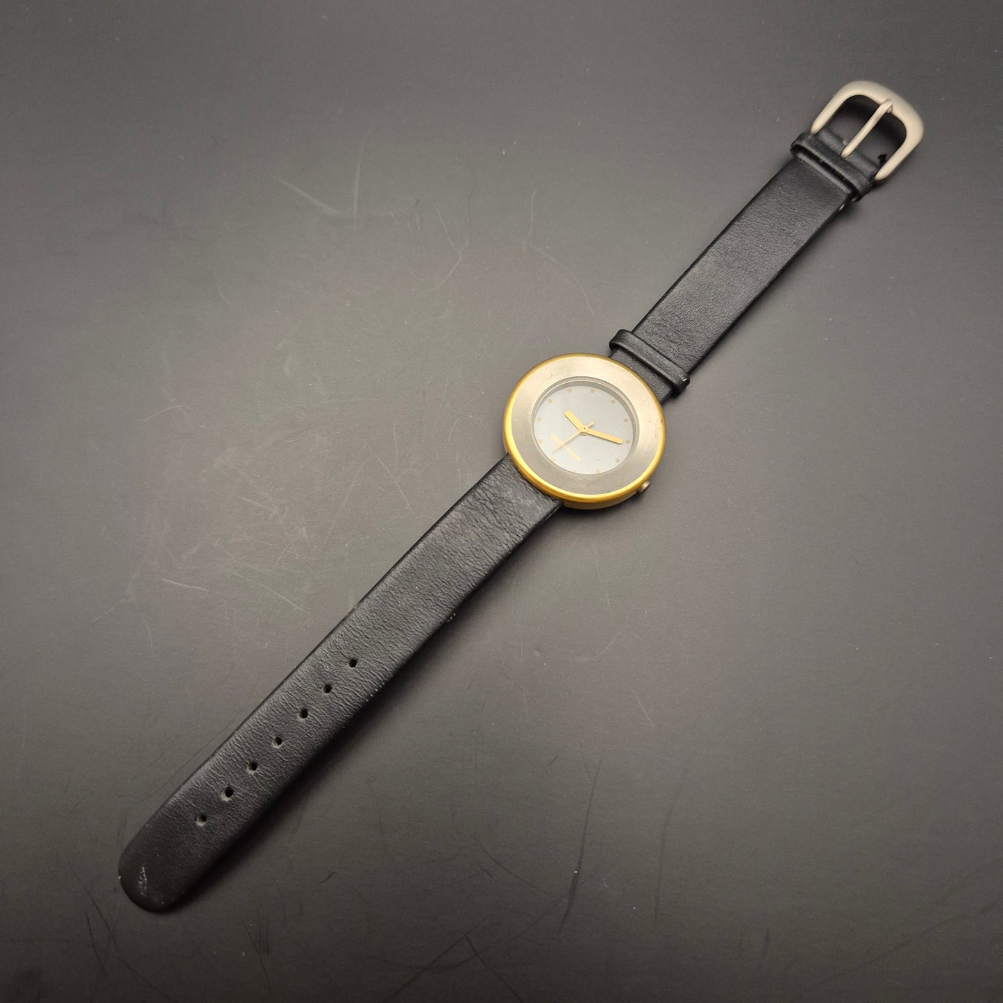 Danish Design Damen Uhr – Minimalistisches Titan Gehäuse