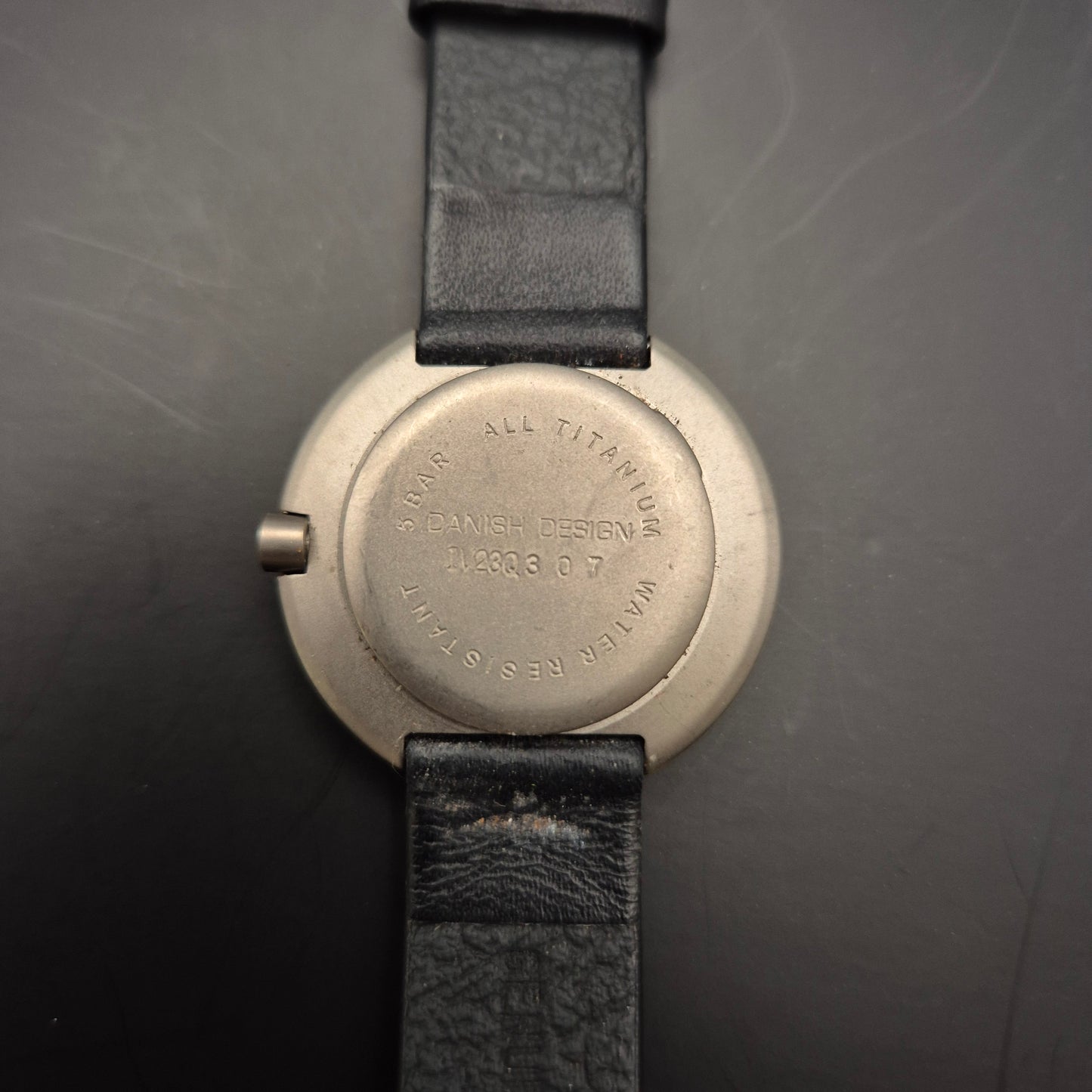 Danish Design Damen Uhr – Minimalistisches Titan Gehäuse