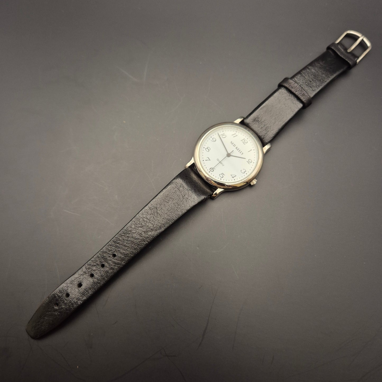 Ned Kelly Herren Uhr – Schlichtes Design mit schwarzem Lederarmband