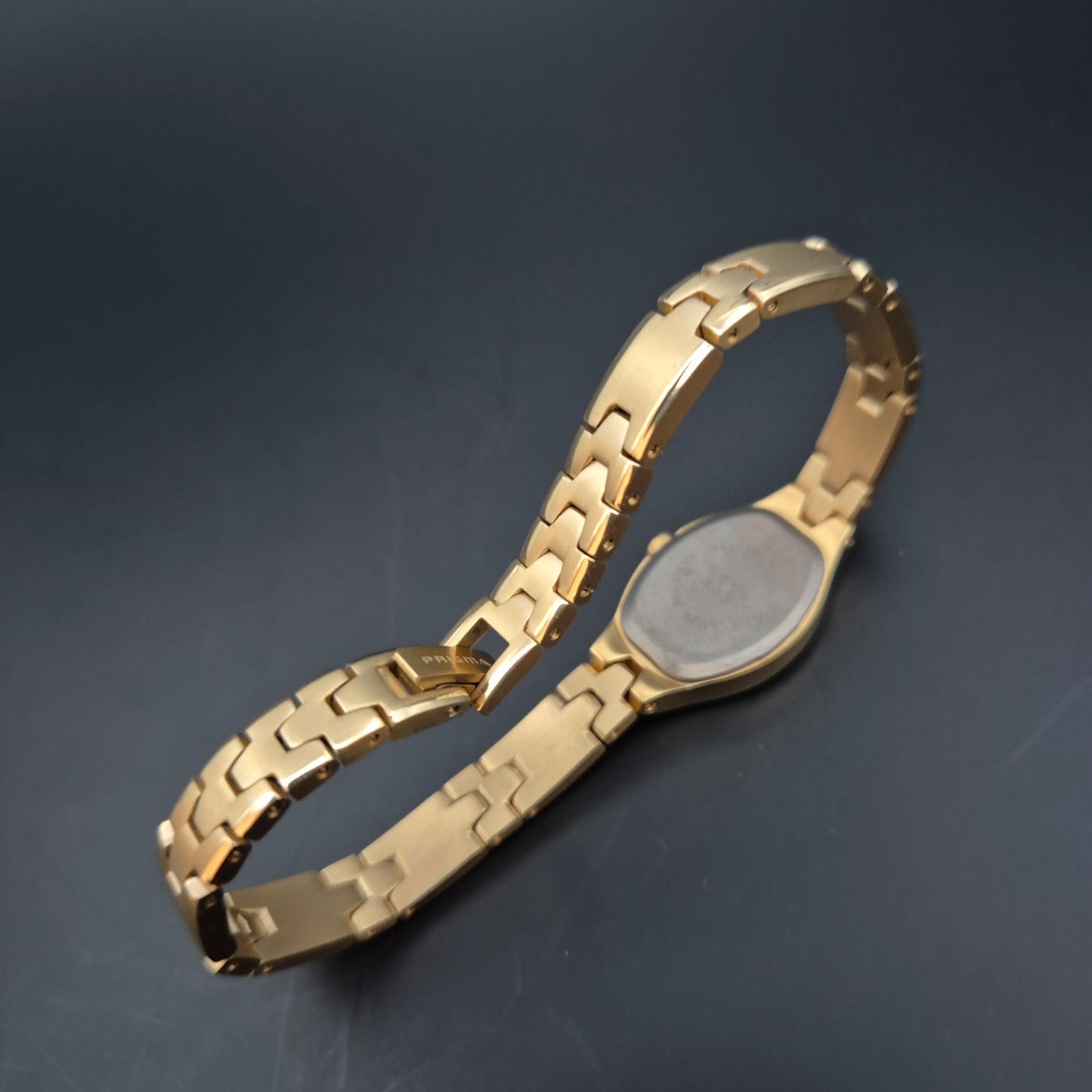 Prisma Damen Uhr – Titan Gehäuse mit goldfarbenem Armband