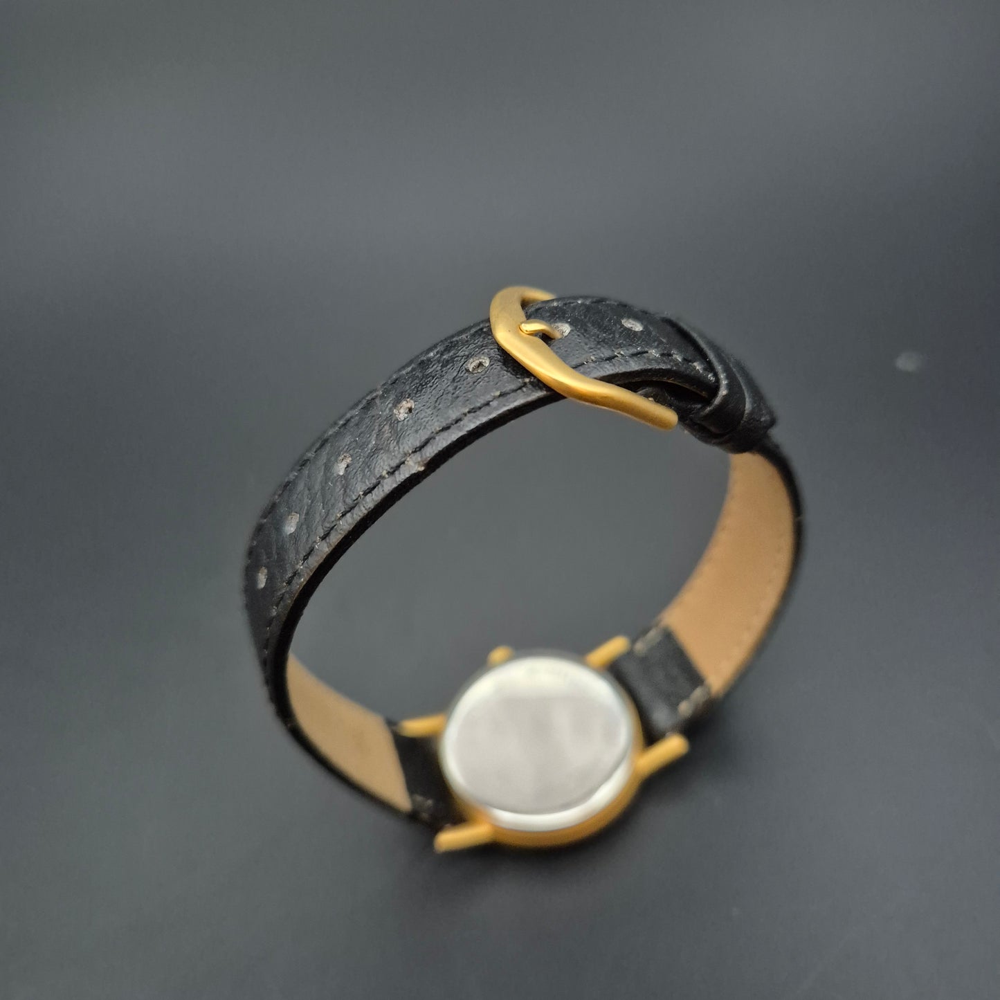 CMI Damen Uhr – Goldfarbenes Gehäuse mit schwarzem Lederarmband