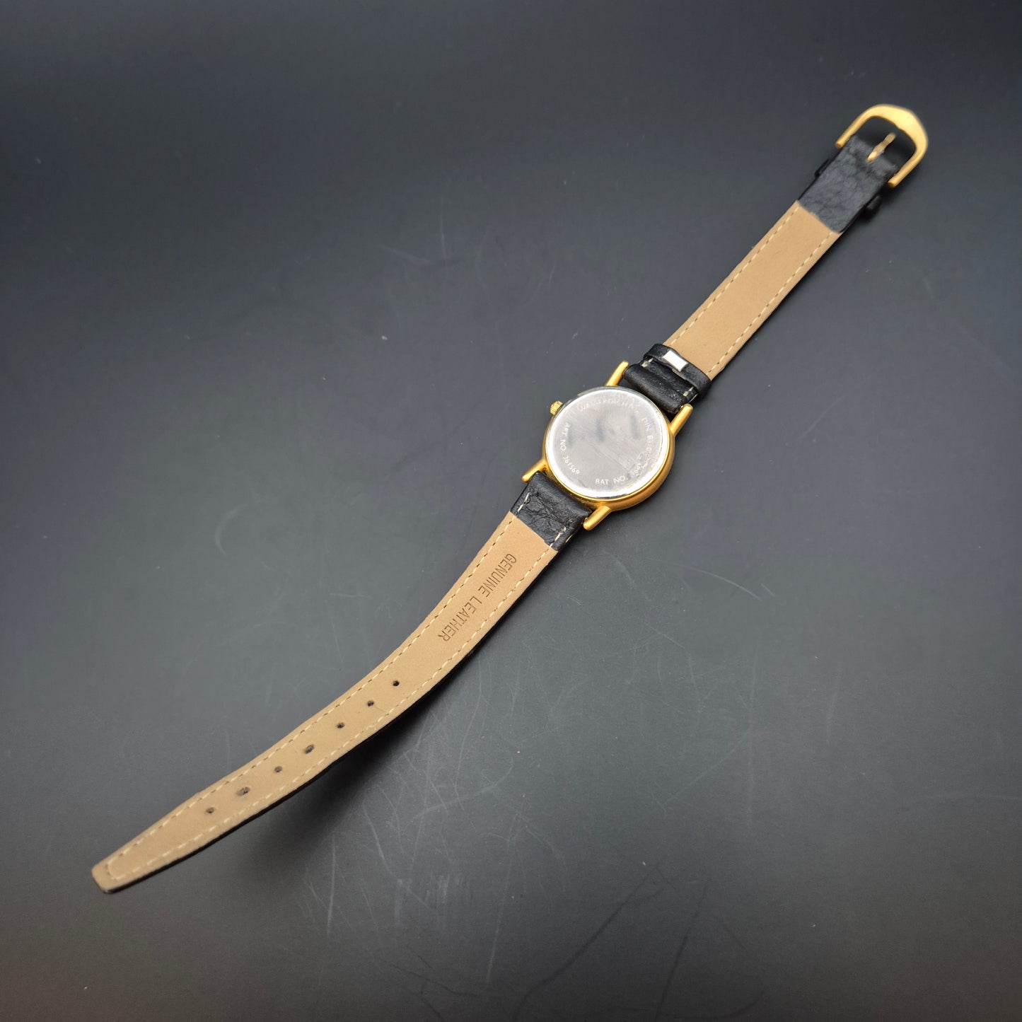 CMI Damen Uhr – Goldfarbenes Gehäuse mit schwarzem Lederarmband