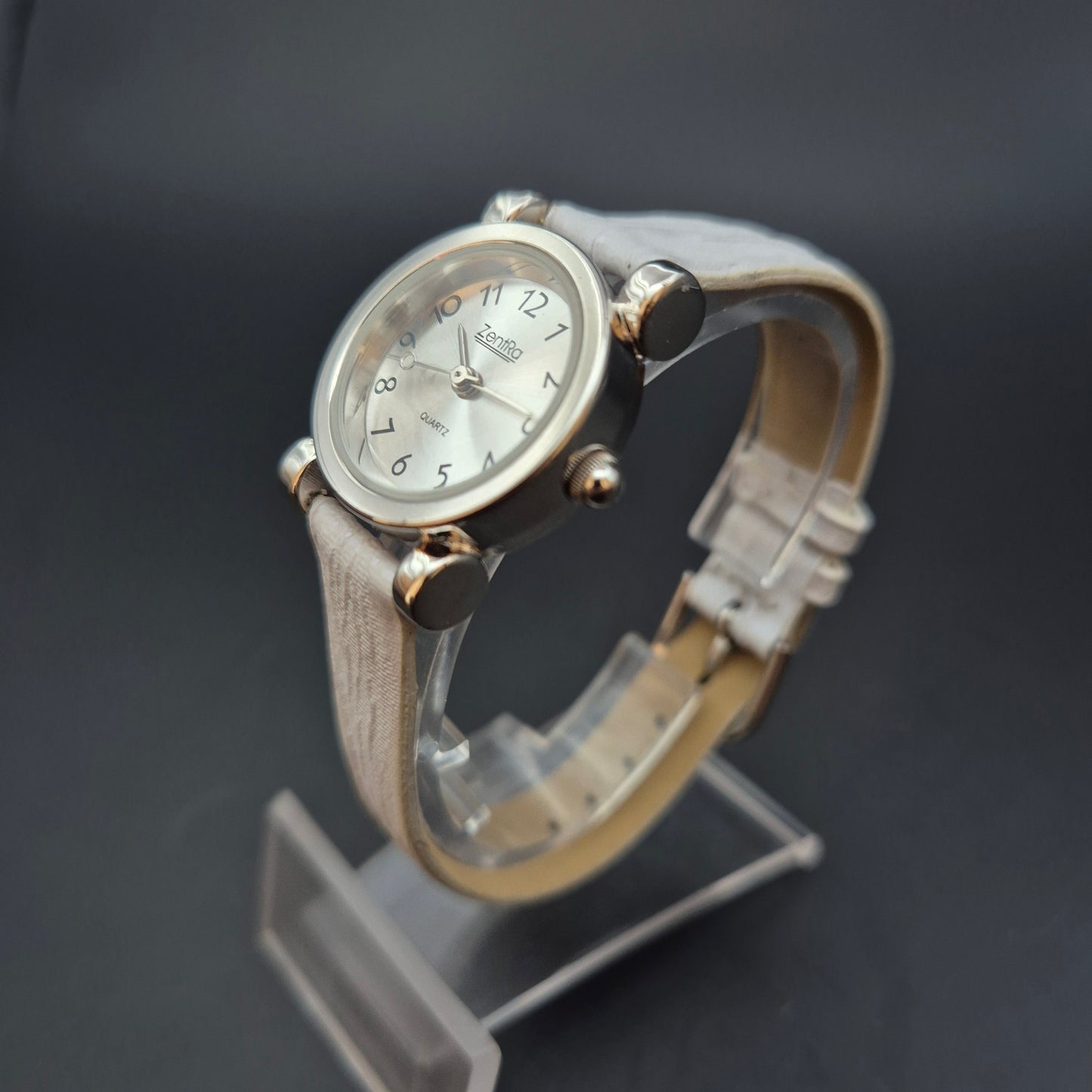 Zentra Damen Uhr – Klassisch mit weißem Lederarmband