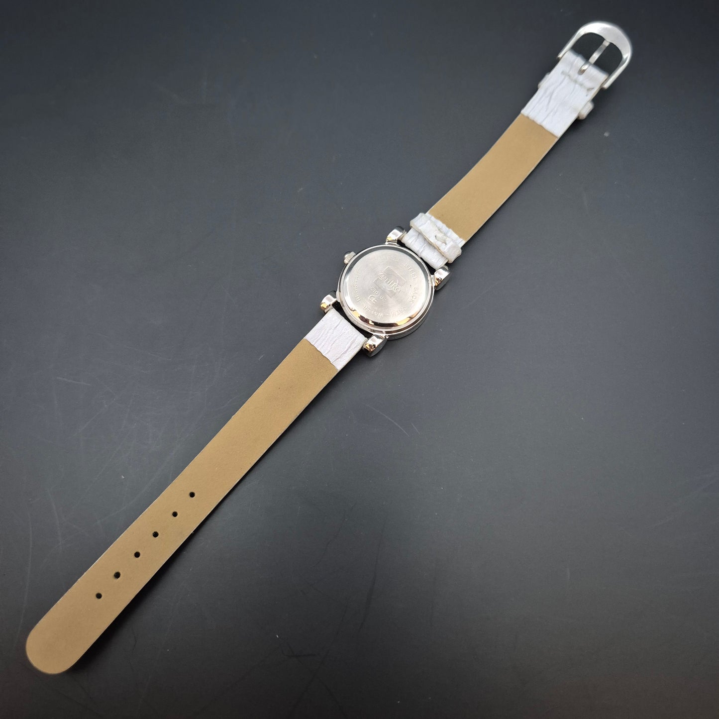 Zentra Damen Uhr – Klassisch mit weißem Lederarmband