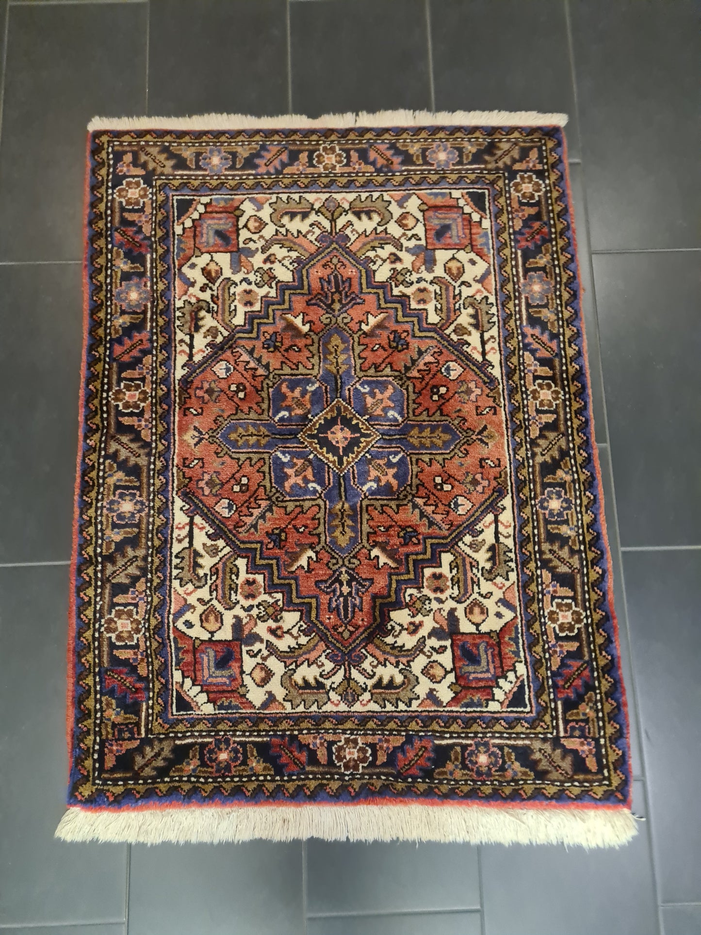 Perserteppich Orientteppich Handgeknüpfter Teppich Heris 135x100cm