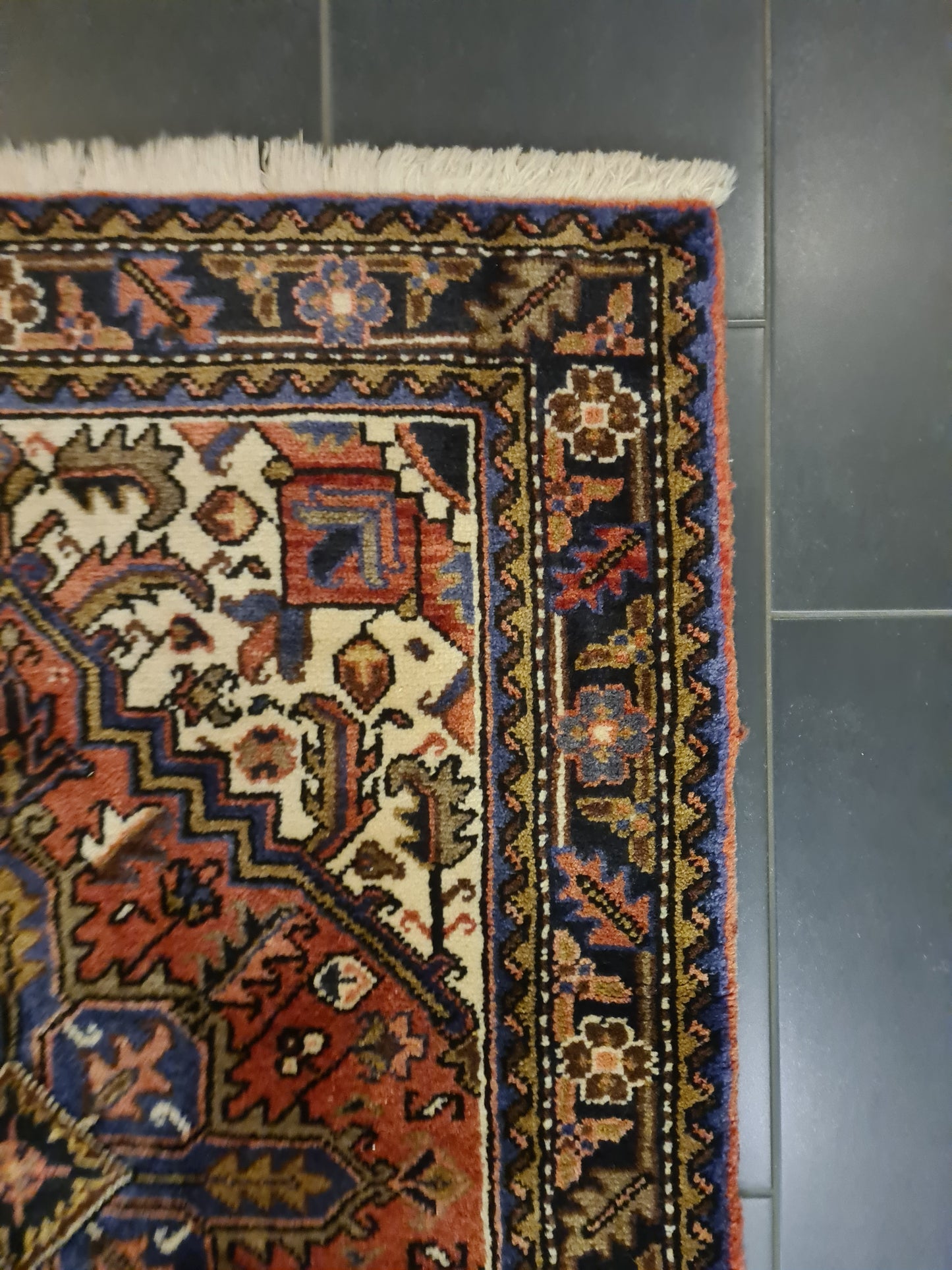 Perserteppich Orientteppich Handgeknüpfter Teppich Heris 135x100cm