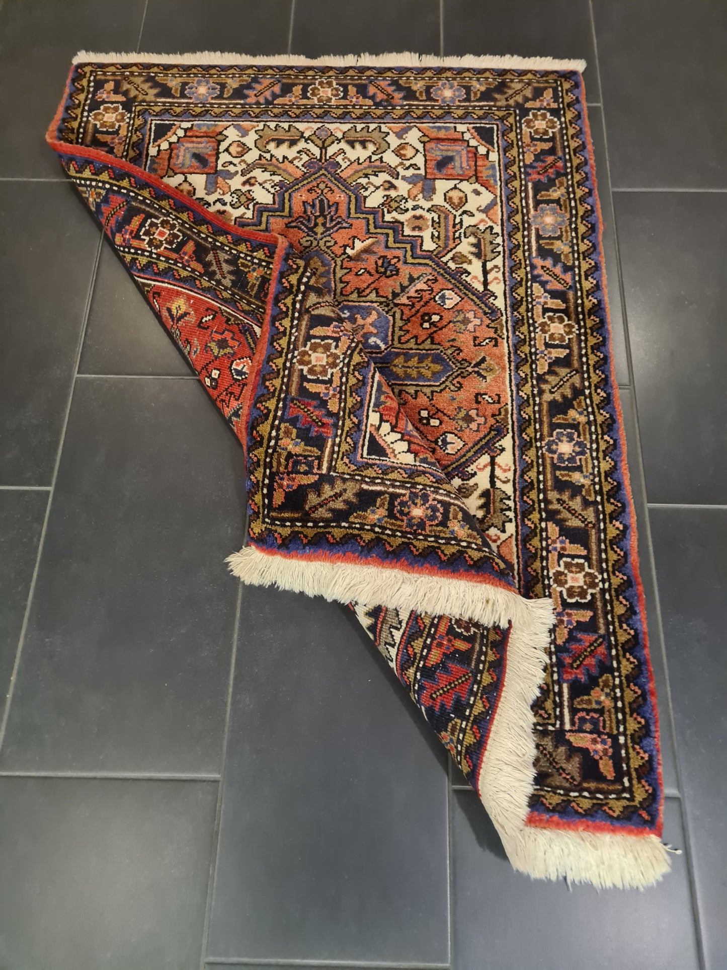 Perserteppich Orientteppich Handgeknüpfter Teppich Heris 135x100cm