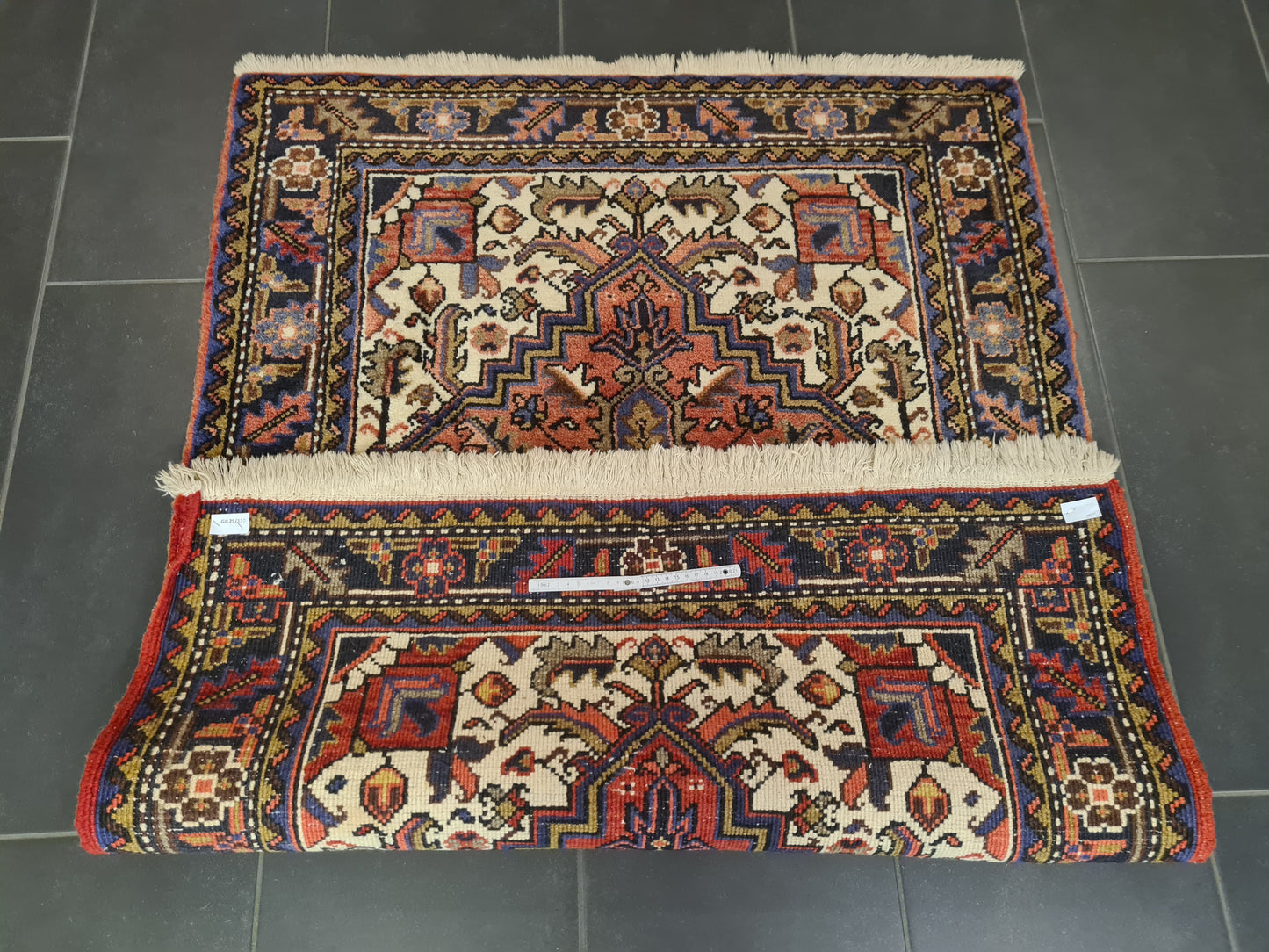 Perserteppich Orientteppich Handgeknüpfter Teppich Heris 135x100cm