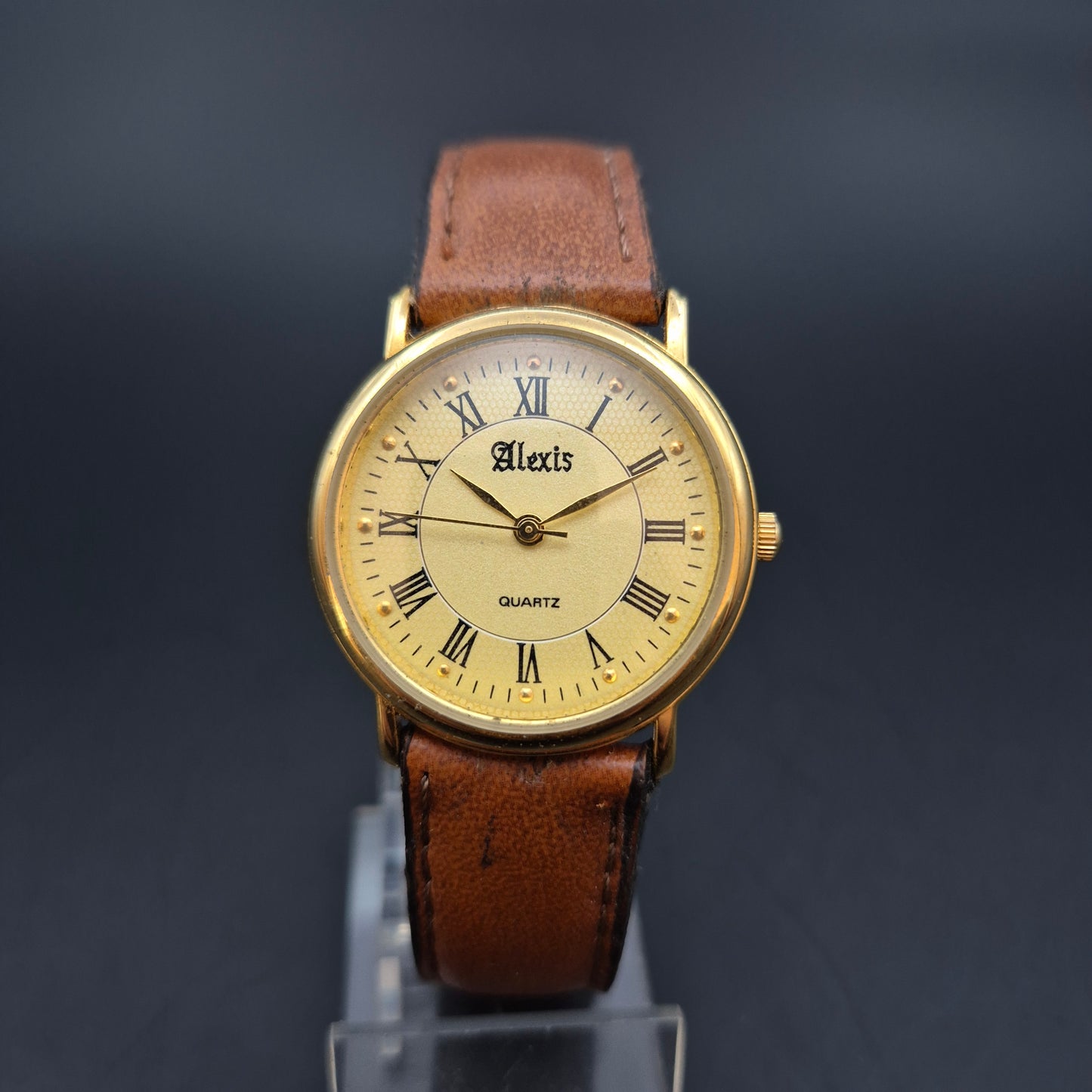 Elegante Alexis Damen Uhr – Goldfarbenes Gehäuse mit Braunem Lederarmband