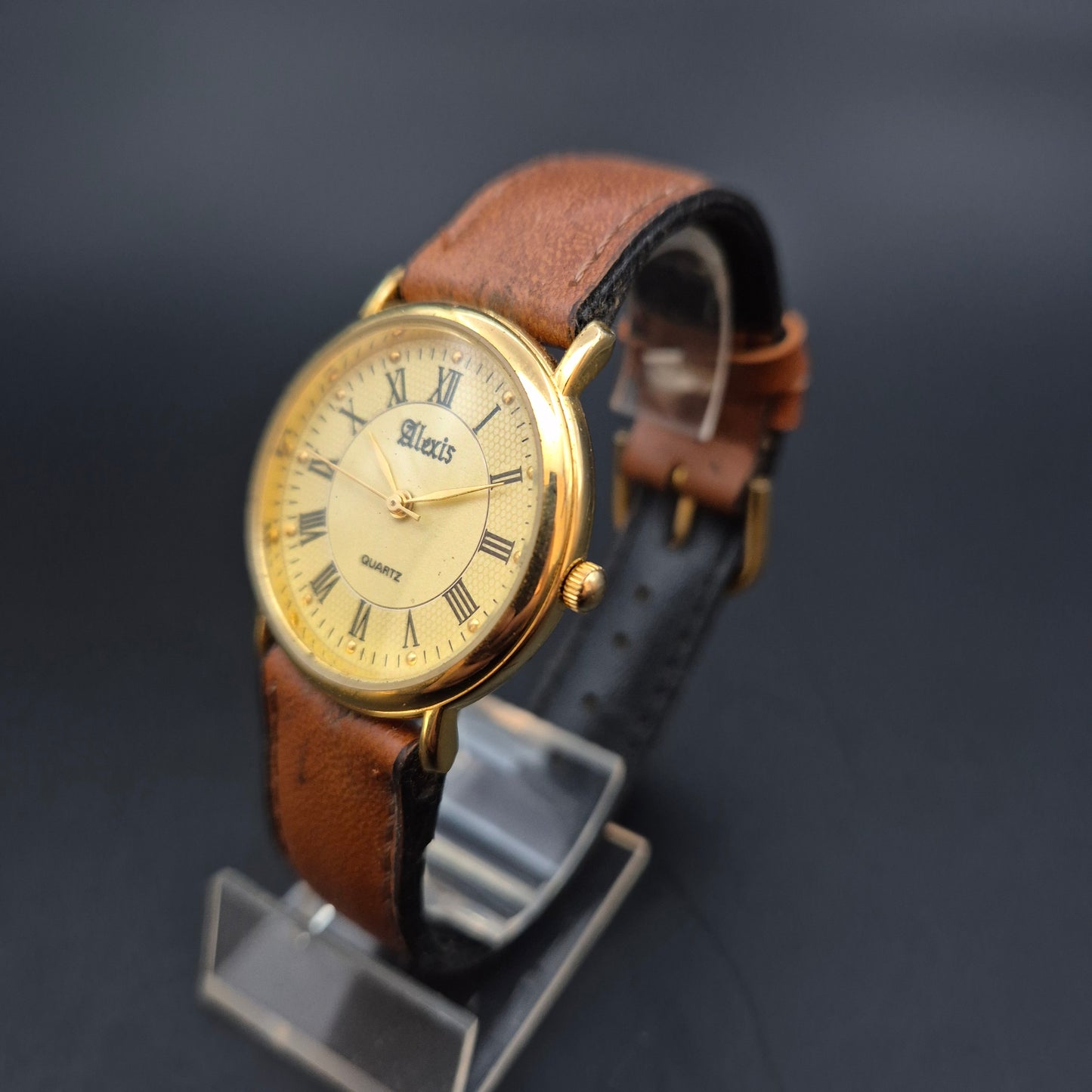 Elegante Alexis Damen Uhr – Goldfarbenes Gehäuse mit Braunem Lederarmband
