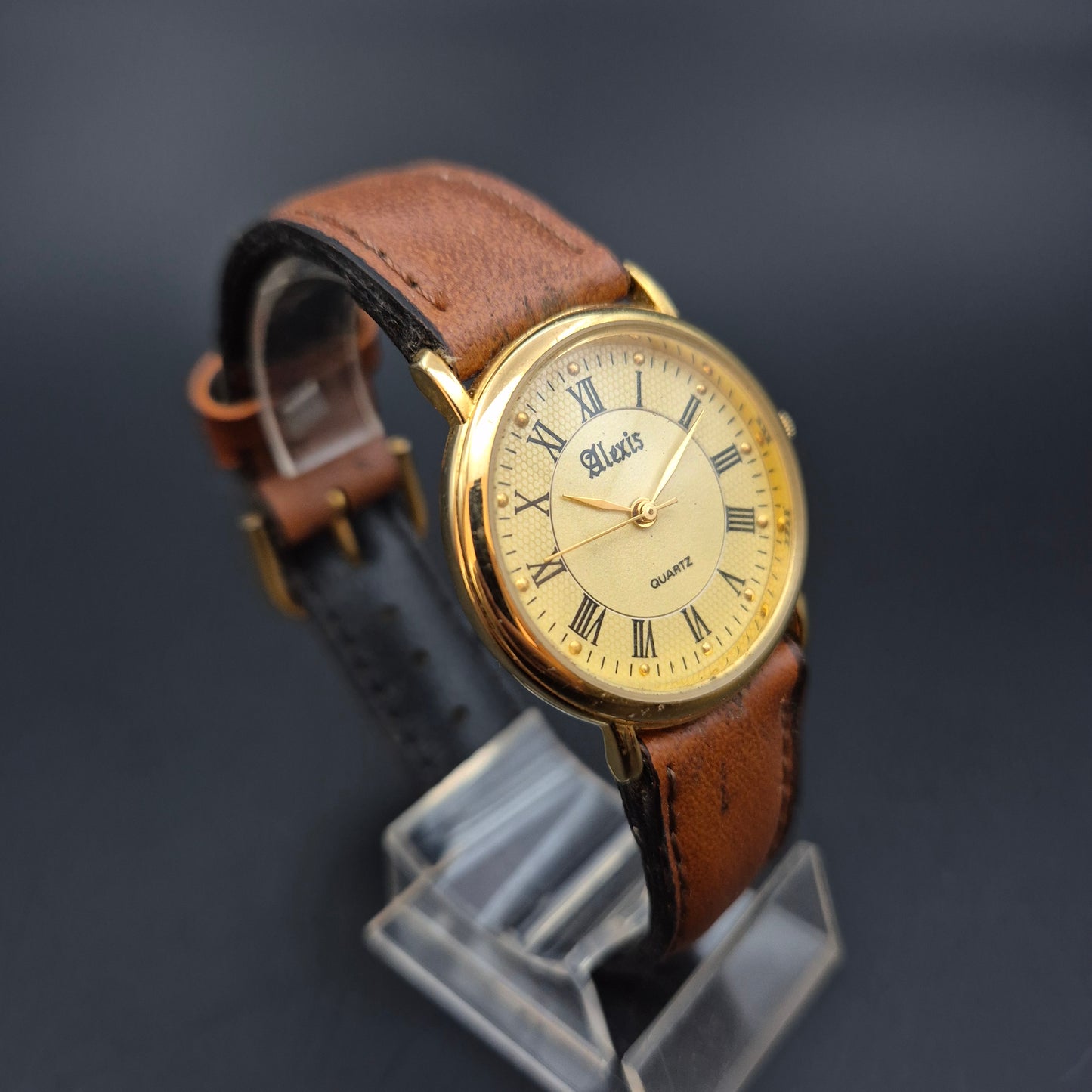 Elegante Alexis Damen Uhr – Goldfarbenes Gehäuse mit Braunem Lederarmband