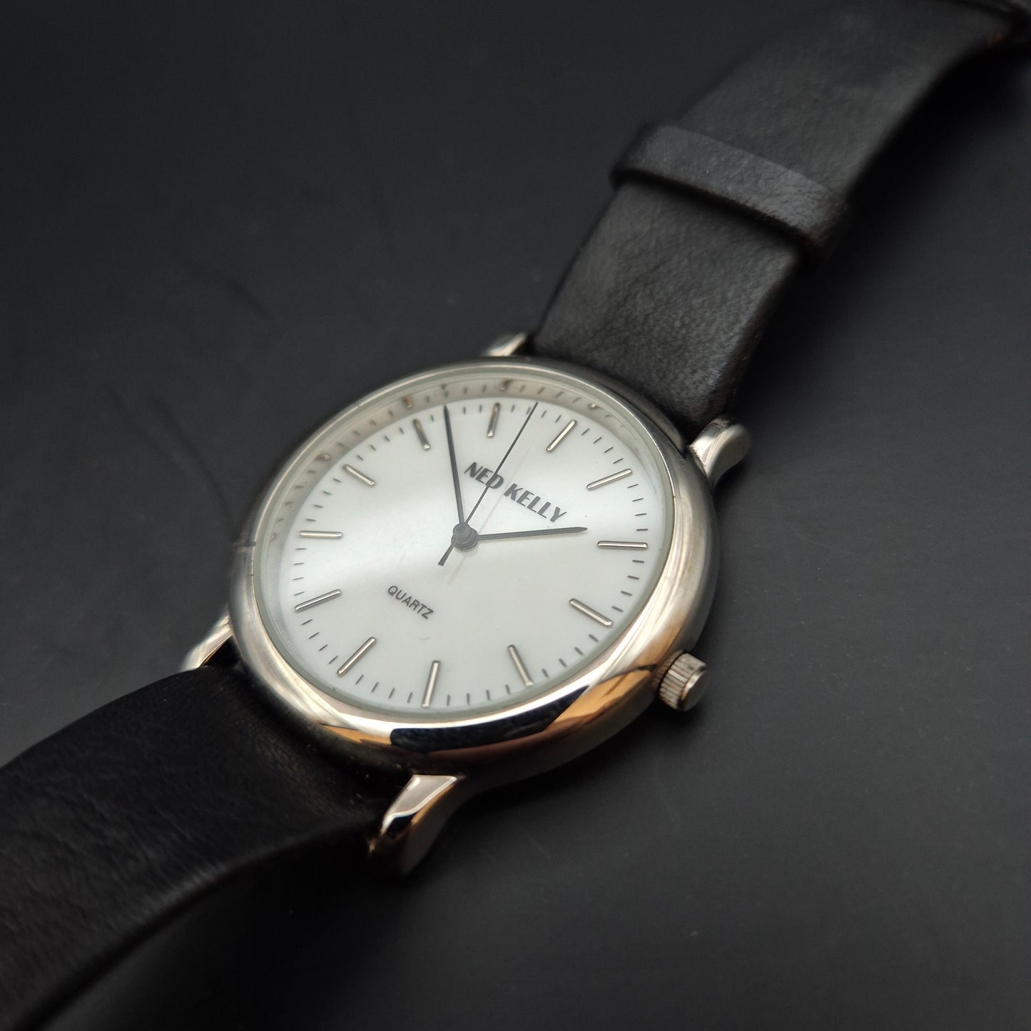 Schlichte Ned Kelly Herren Uhr – Minimalistisches Design mit Lederarmband