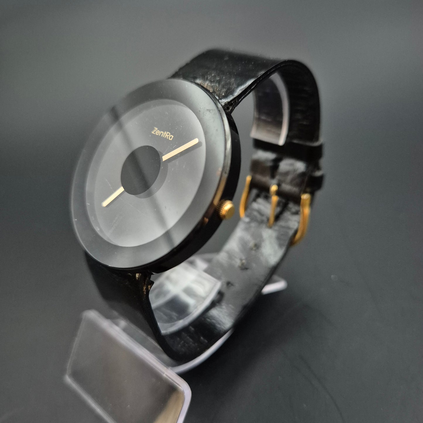 Moderne ZenRa Unisex Uhr – Minimalistisches Design in Schwarz & Gold