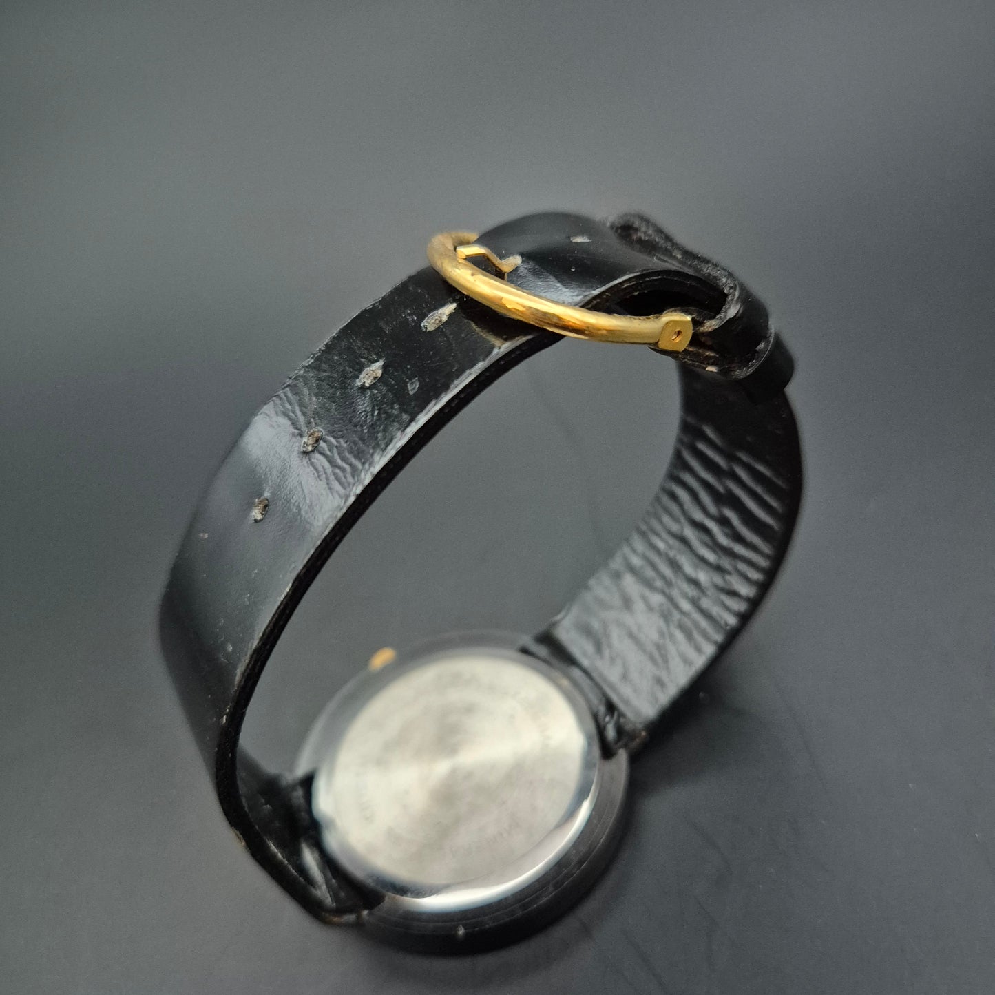 Moderne ZenRa Unisex Uhr – Minimalistisches Design in Schwarz & Gold
