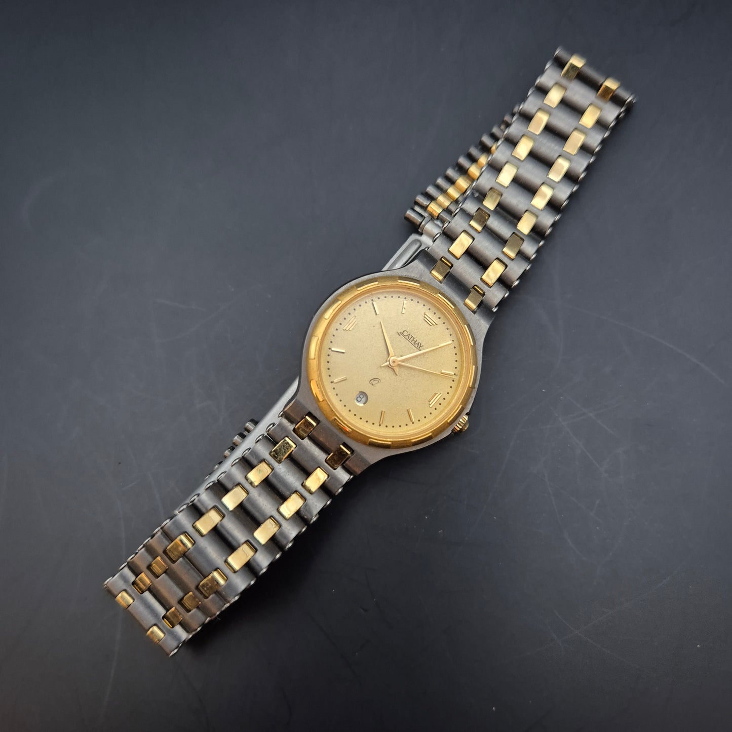 Klassische Cathay Herren Uhr – Bicolor Edelstahlarmband mit Datumsanzeige