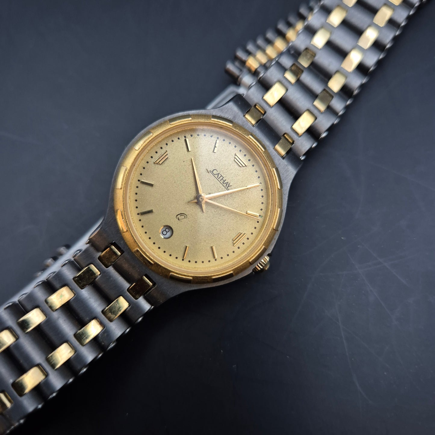 Klassische Cathay Herren Uhr – Bicolor Edelstahlarmband mit Datumsanzeige