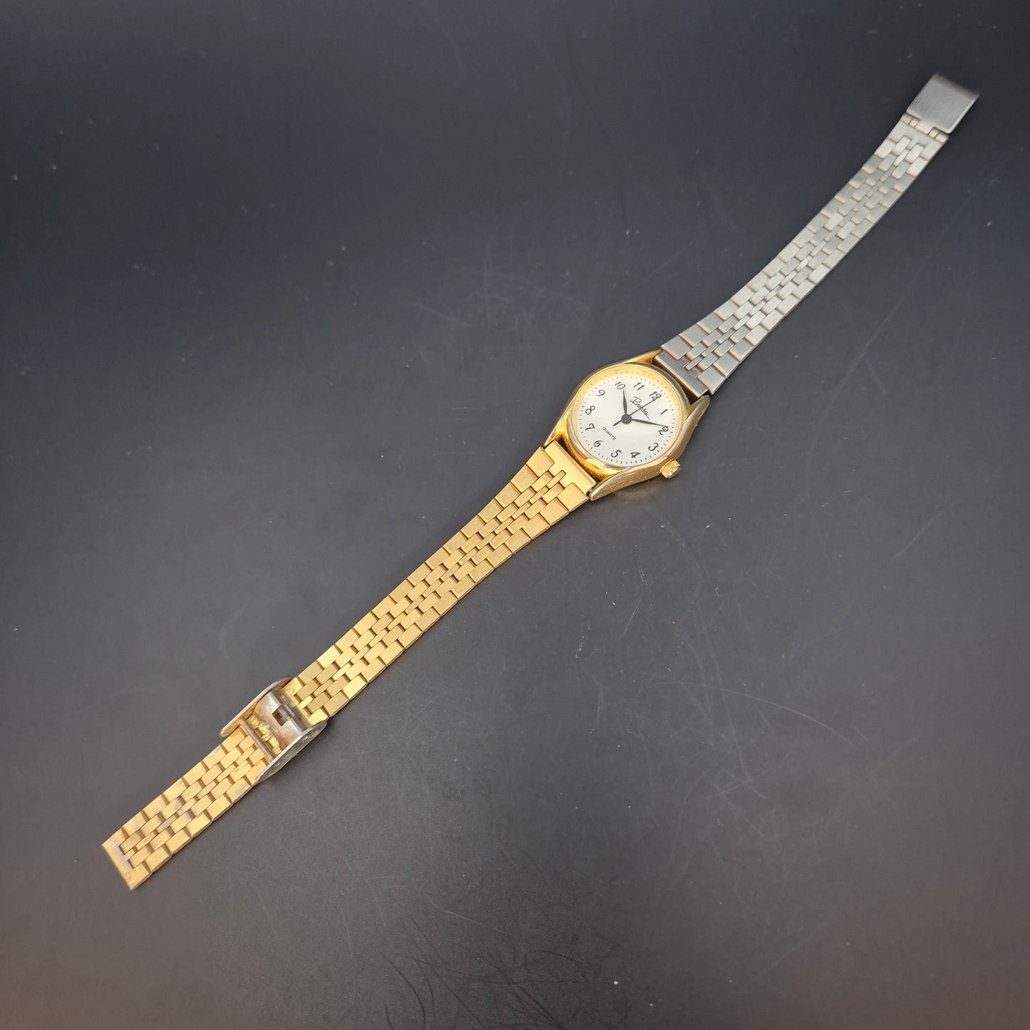 Piranha Damen Uhr – Quarz, Goldfarben mit Bicolor-Armband