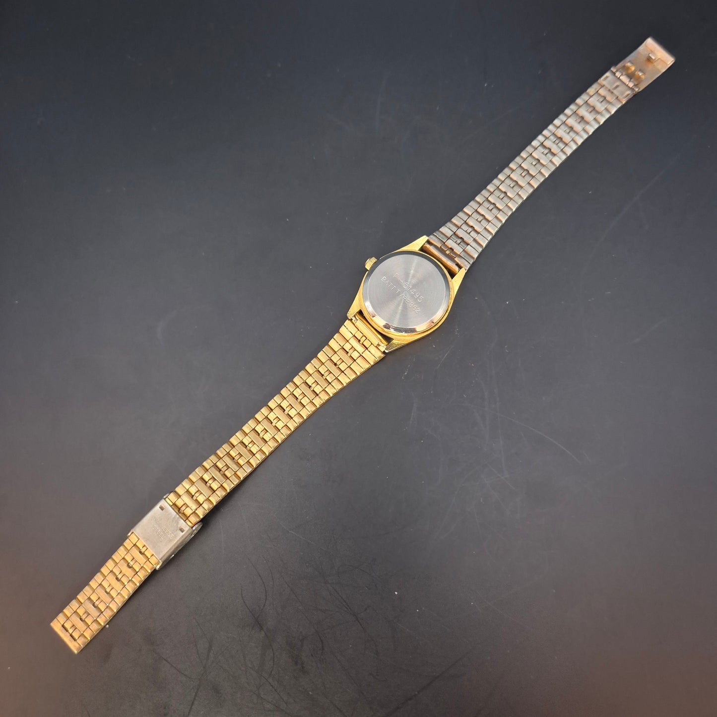 Piranha Damen Uhr – Quarz, Goldfarben mit Bicolor-Armband