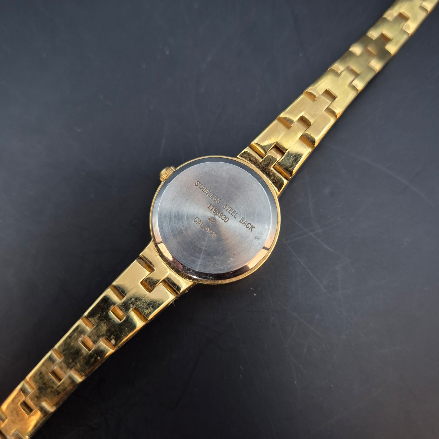 Pratina Damen Uhr – Quarz, Klassisch Goldfarben