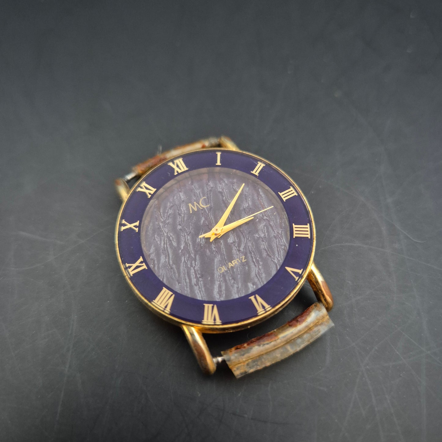MC Damen Uhr – Quarz, Goldfarben mit blauem Zifferblatt (ohne Armband)