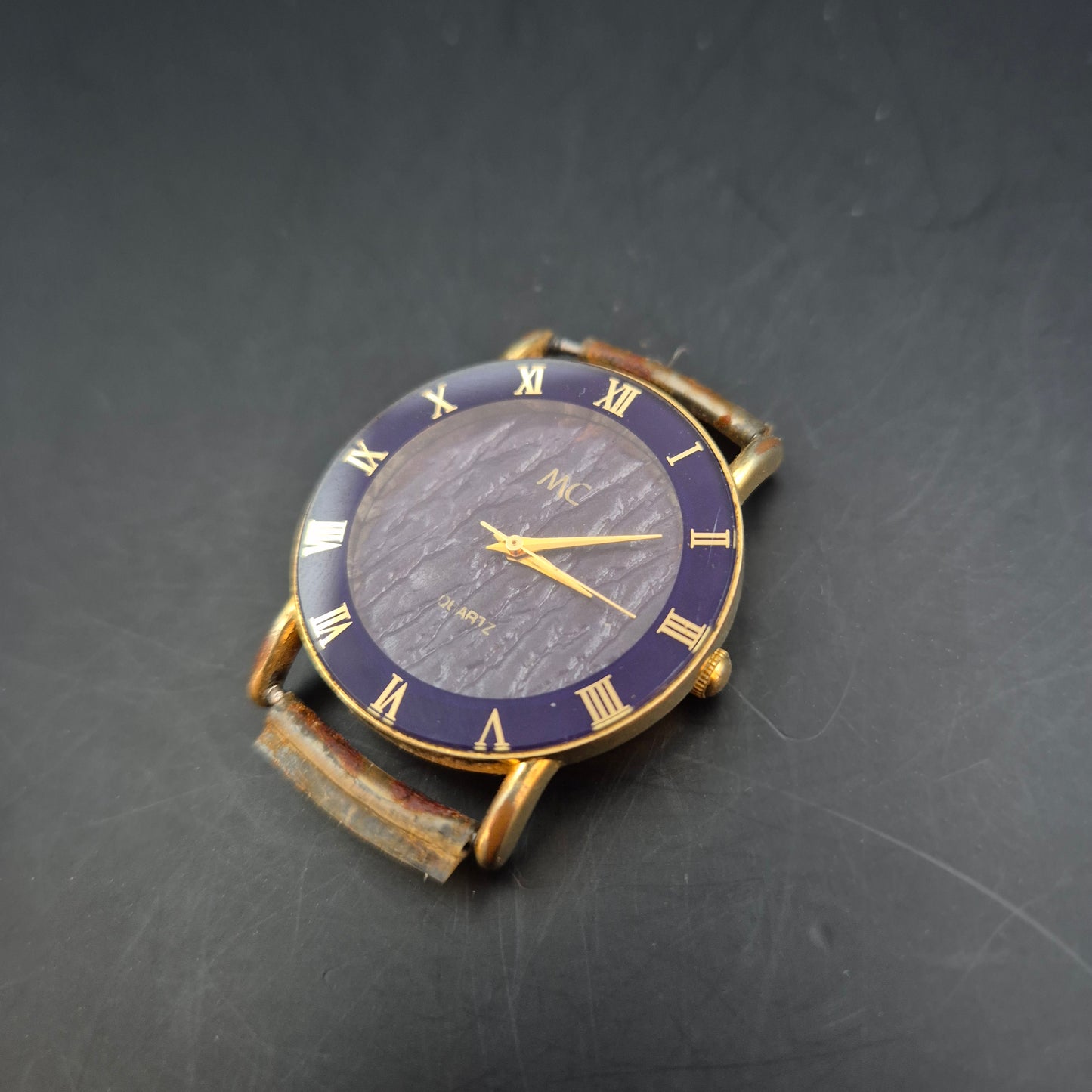 MC Damen Uhr – Quarz, Goldfarben mit blauem Zifferblatt (ohne Armband)