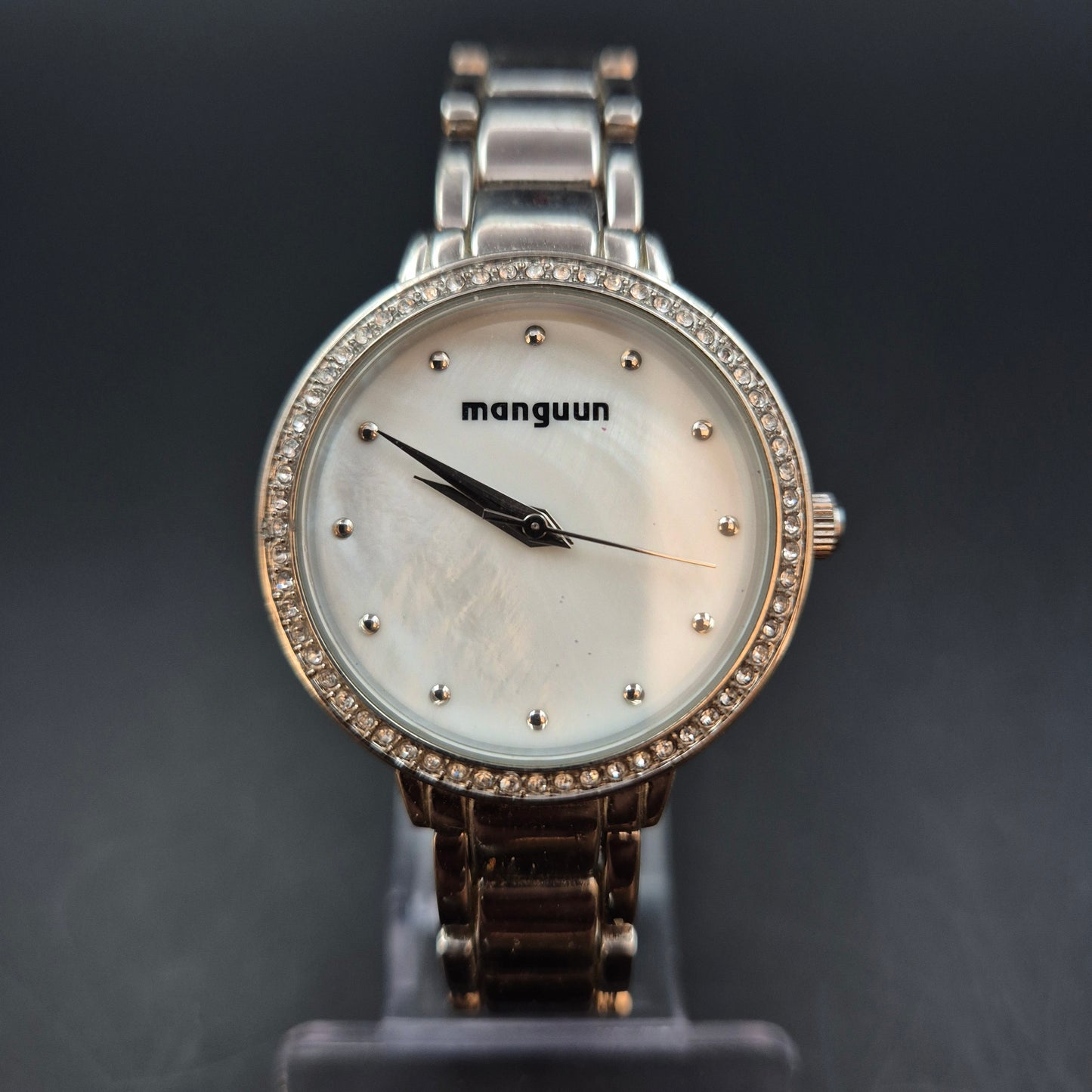 Manguun Damen Uhr – Quarz, Perlmuttzifferblatt mit Strass-Besatz