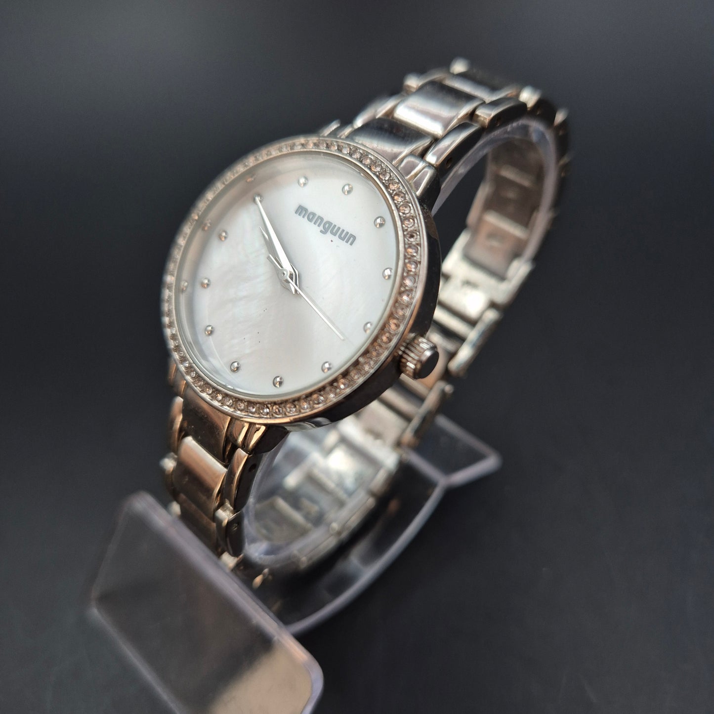 Manguun Damen Uhr – Quarz, Perlmuttzifferblatt mit Strass-Besatz