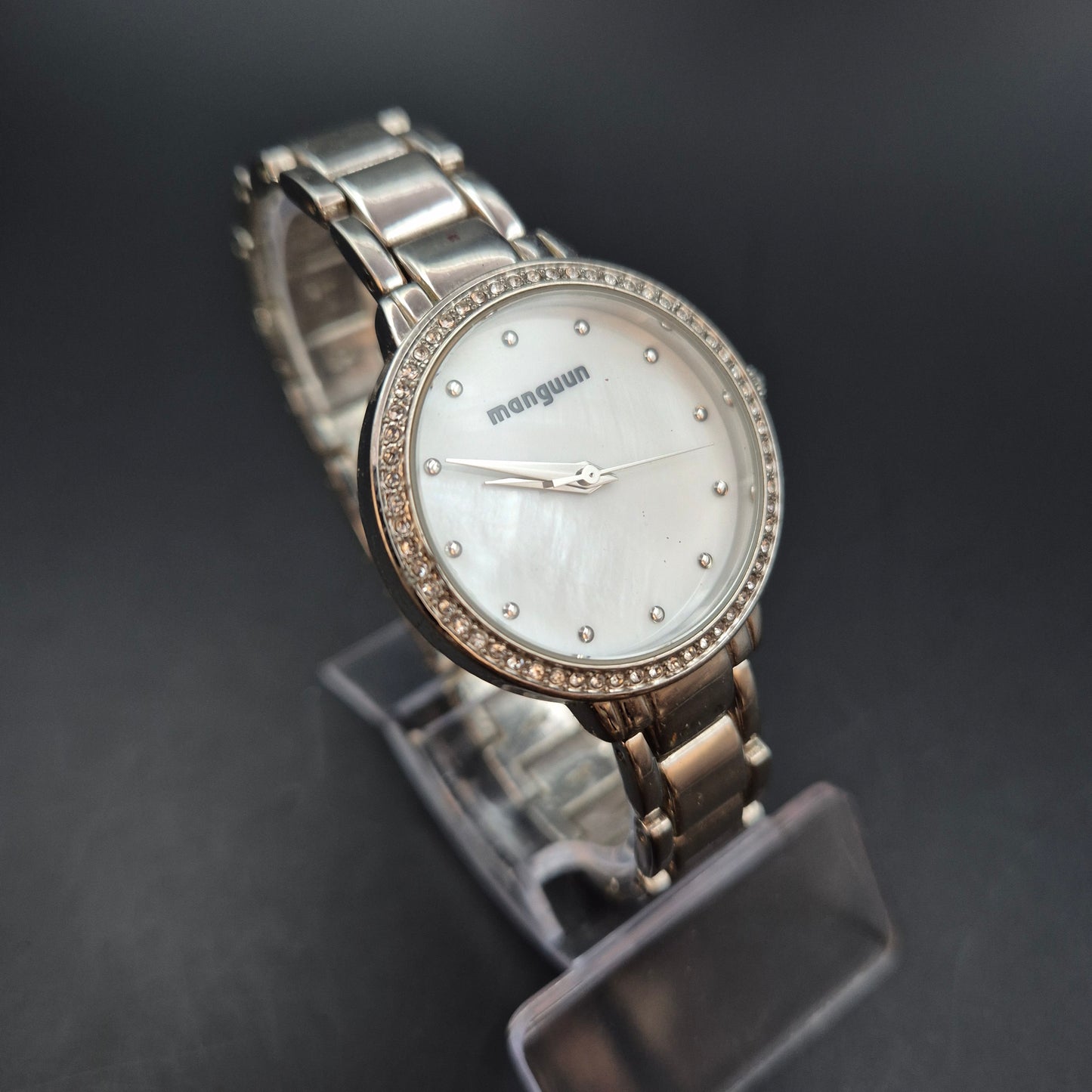 Manguun Damen Uhr – Quarz, Perlmuttzifferblatt mit Strass-Besatz